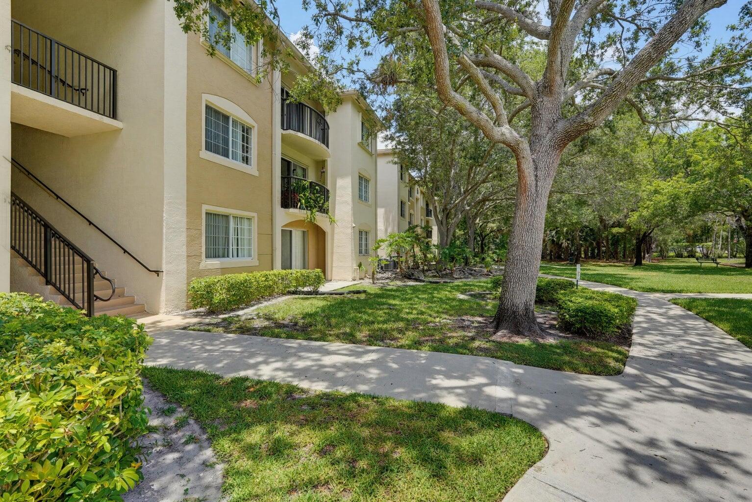 400 CRESTWOOD #417, Royal Palm Beach FL 33411