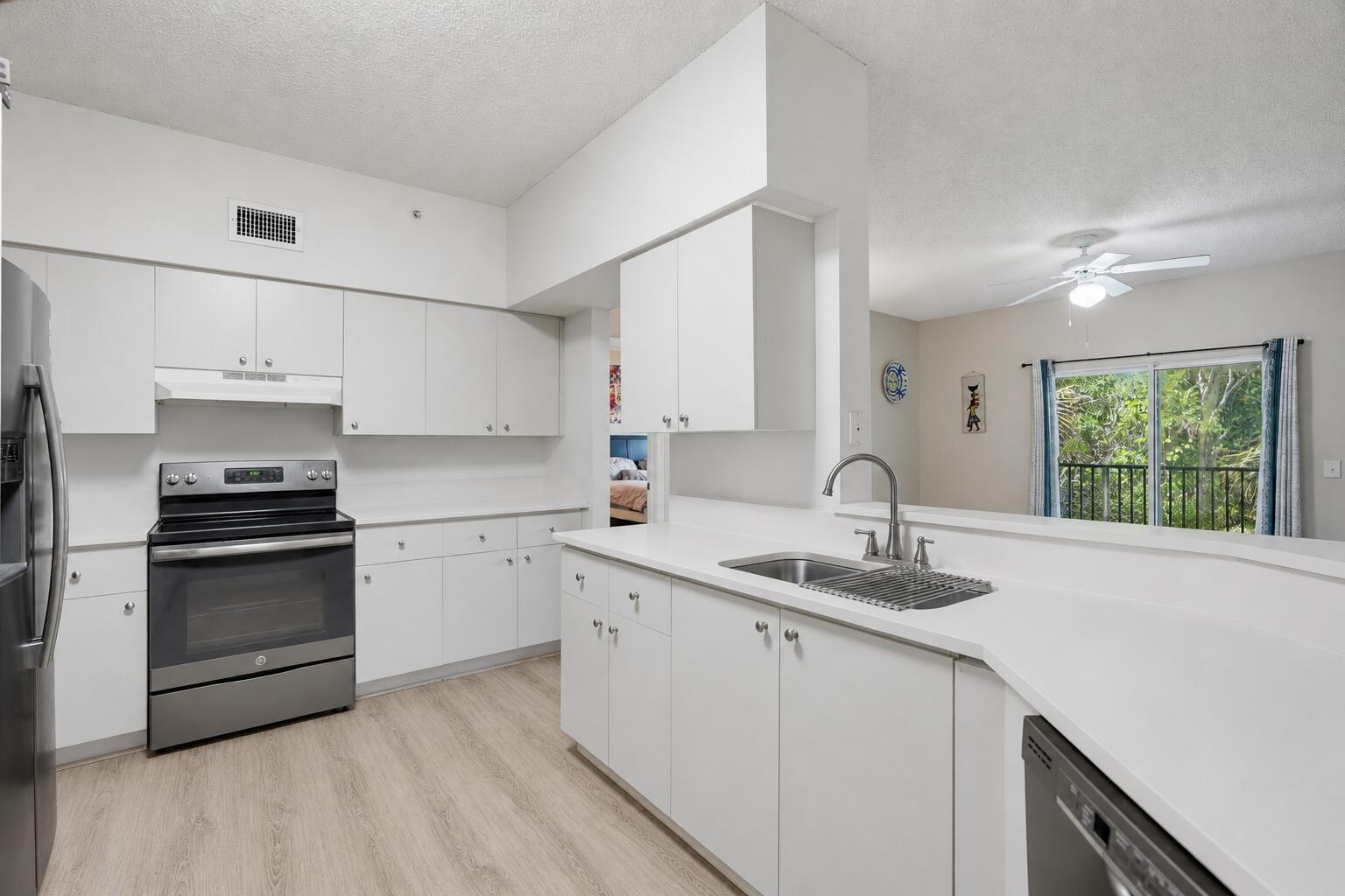 350 CRESTWOOD #306, Royal Palm Beach FL 33411