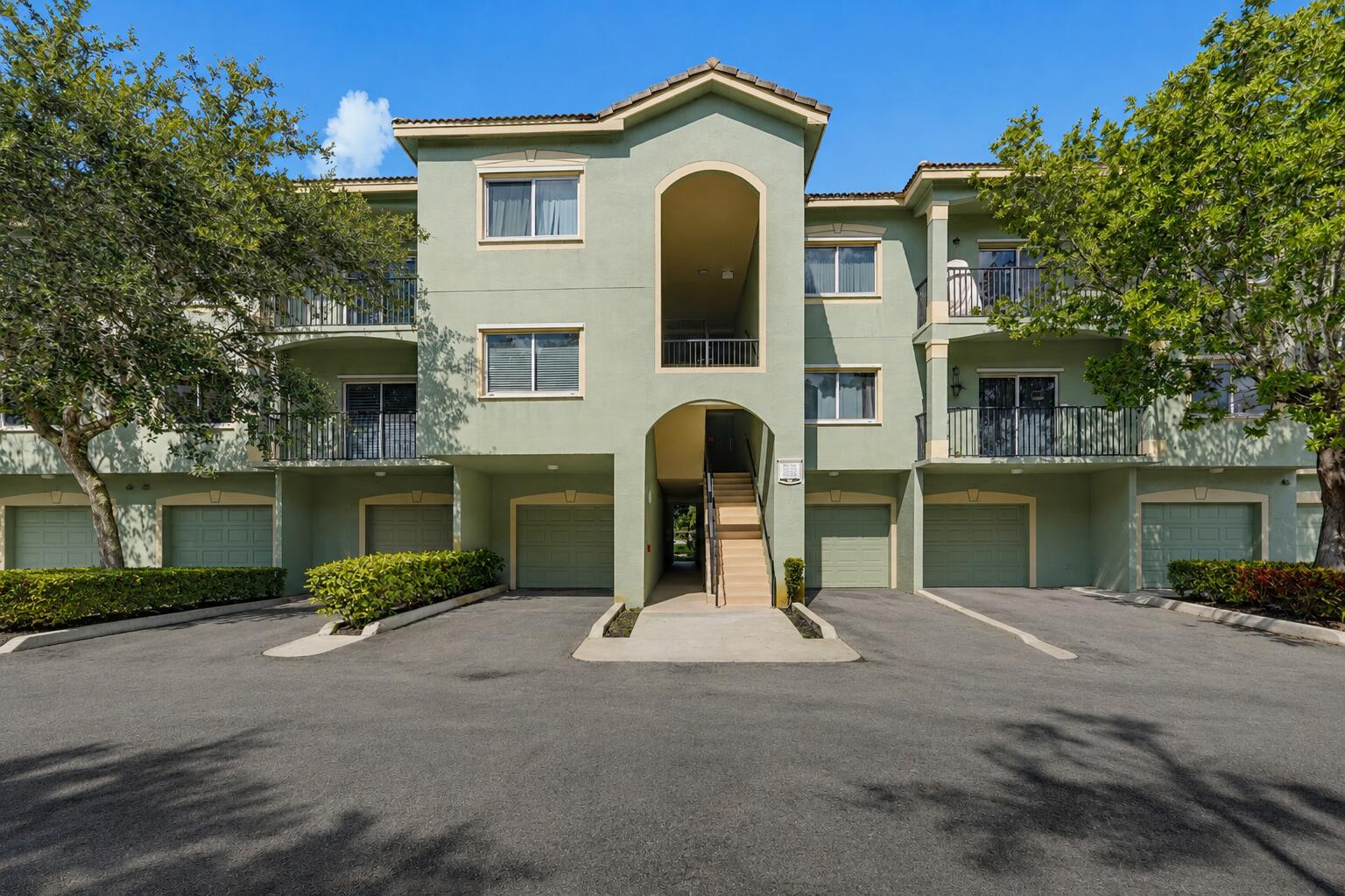 350 CRESTWOOD #306, Royal Palm Beach FL 33411