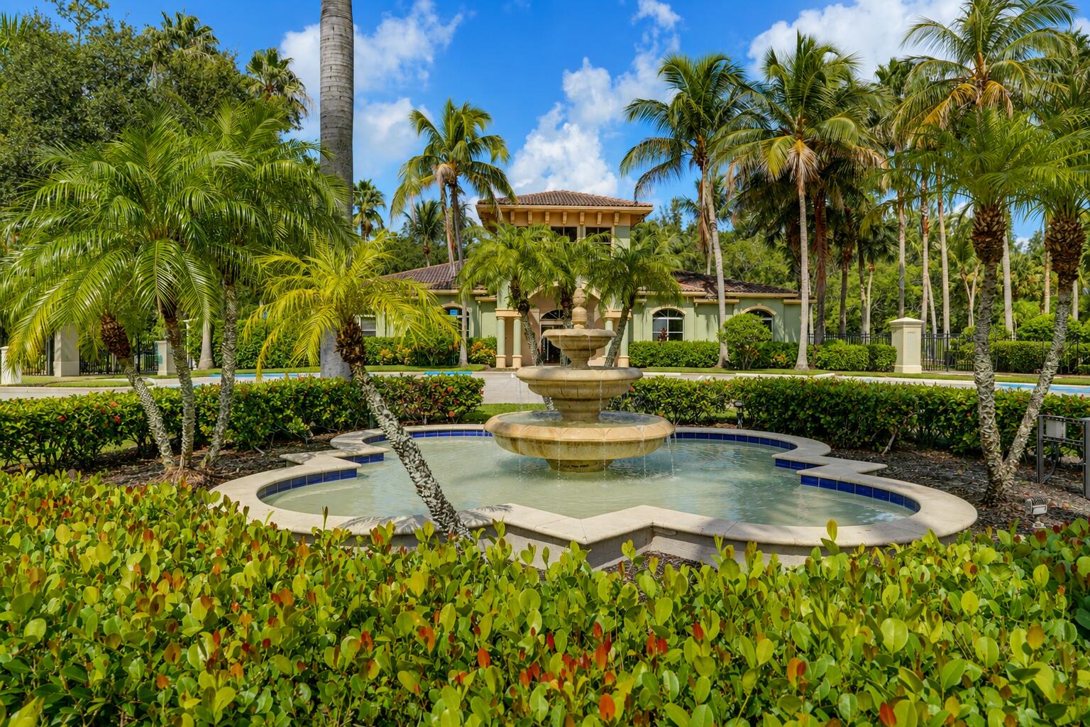350 CRESTWOOD #306, Royal Palm Beach FL 33411