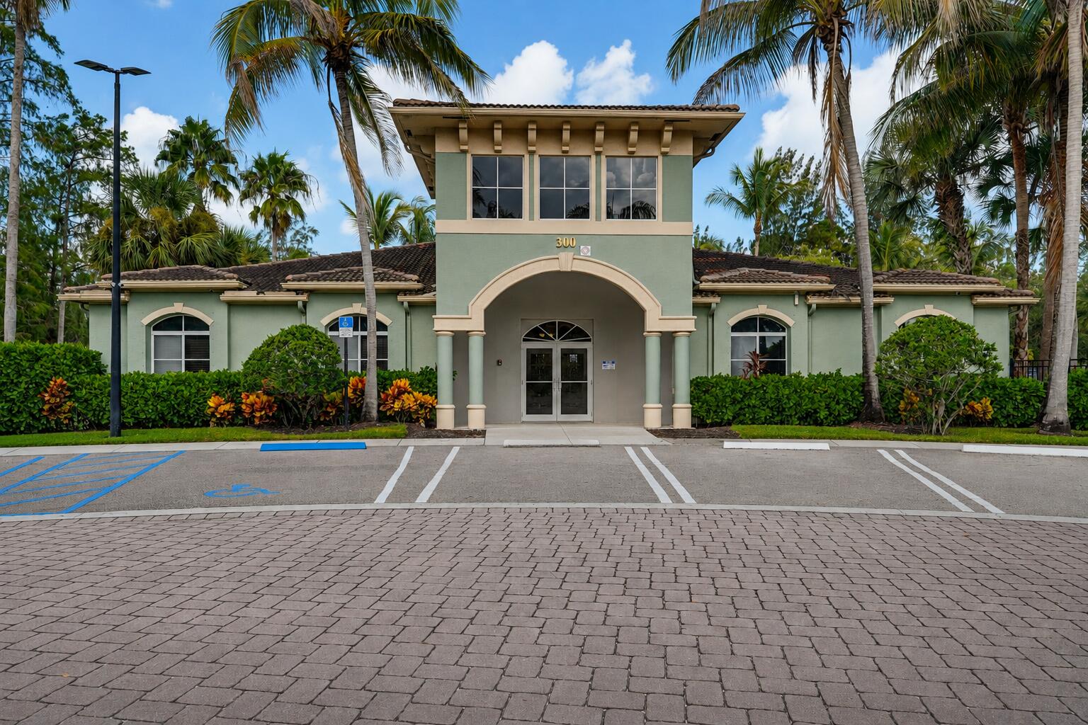 350 CRESTWOOD #306, Royal Palm Beach FL 33411