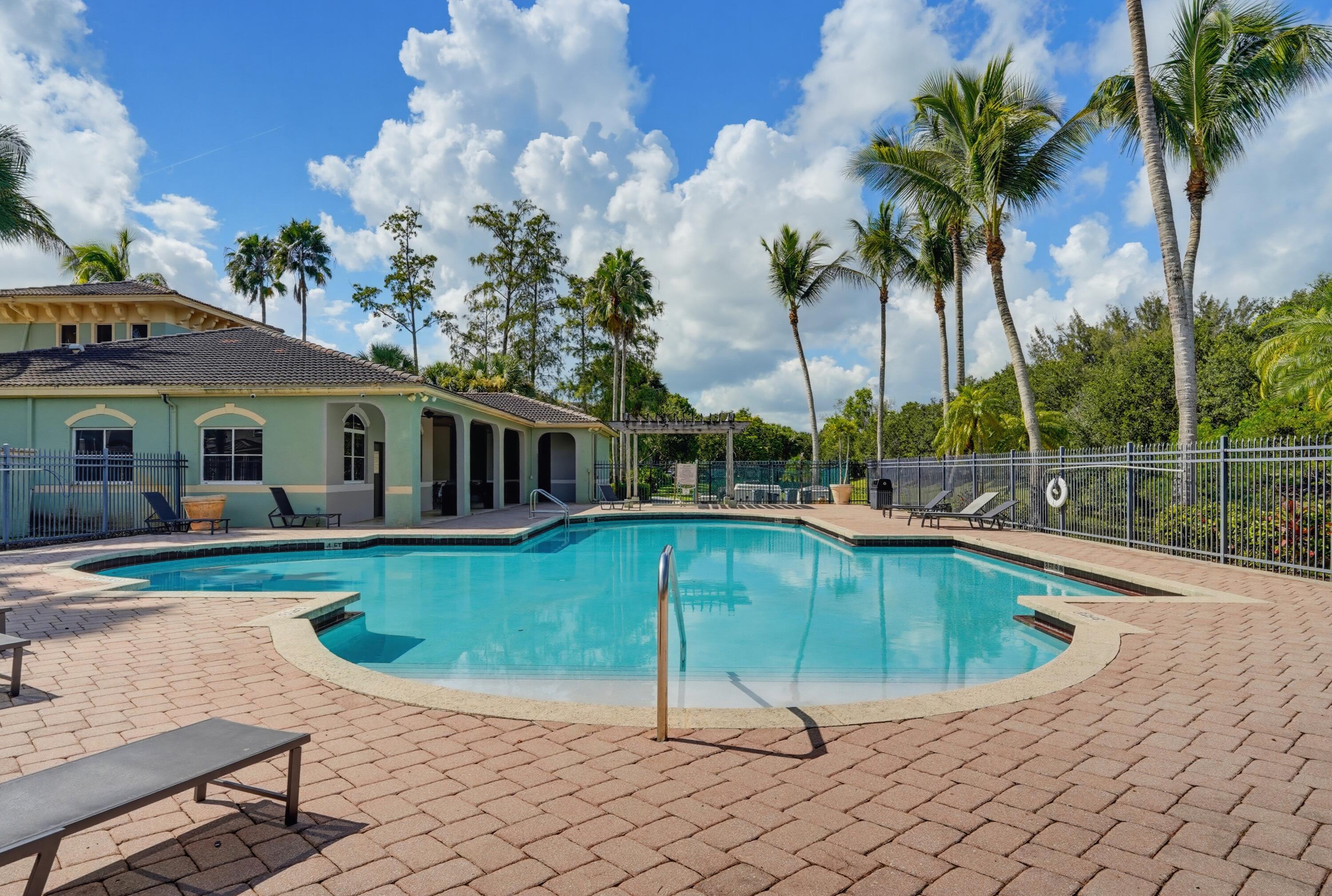 350 CRESTWOOD #306, Royal Palm Beach FL 33411