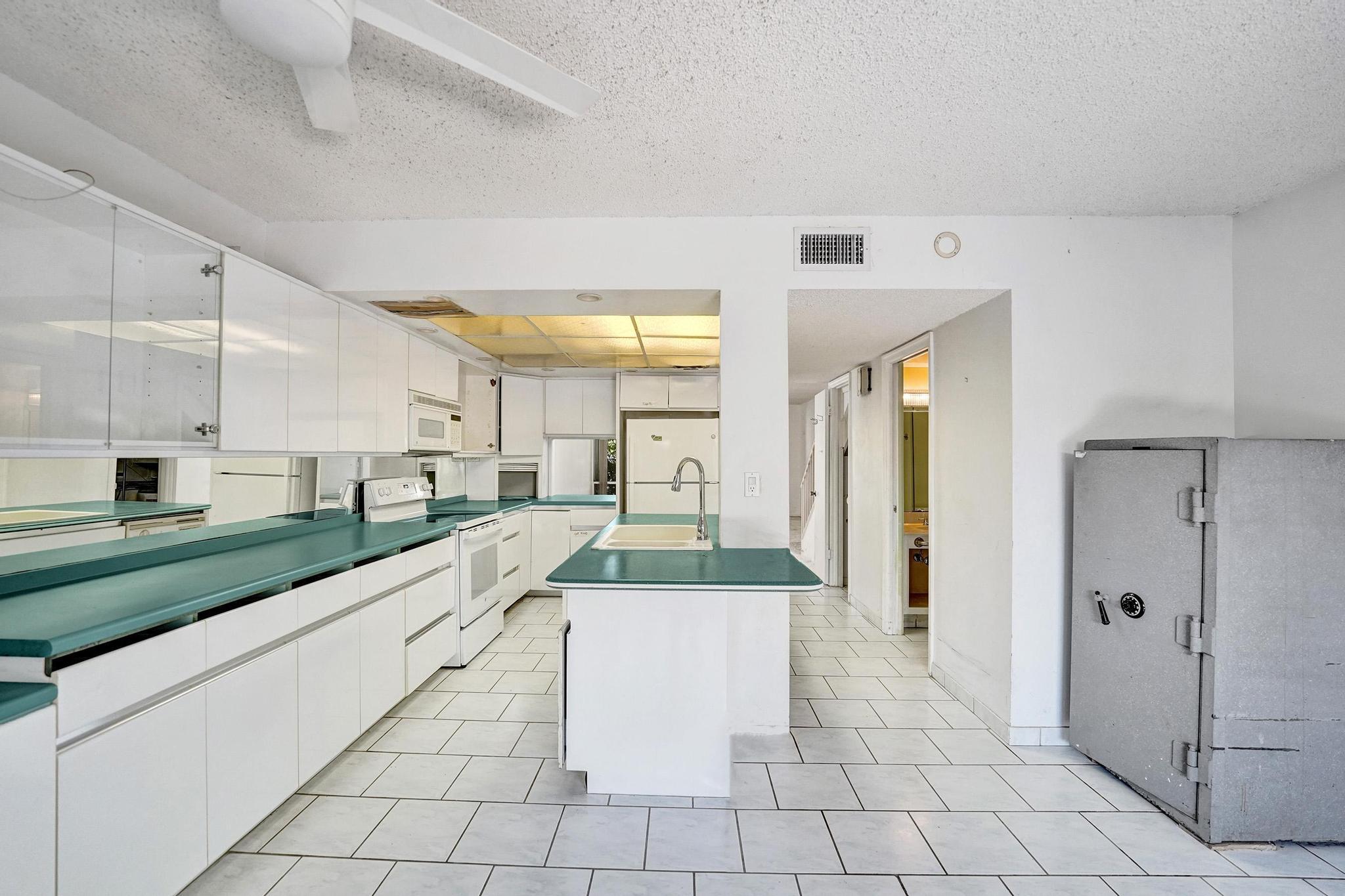 5555 N Ocean #17, Lauderdale By The Sea FL 33308