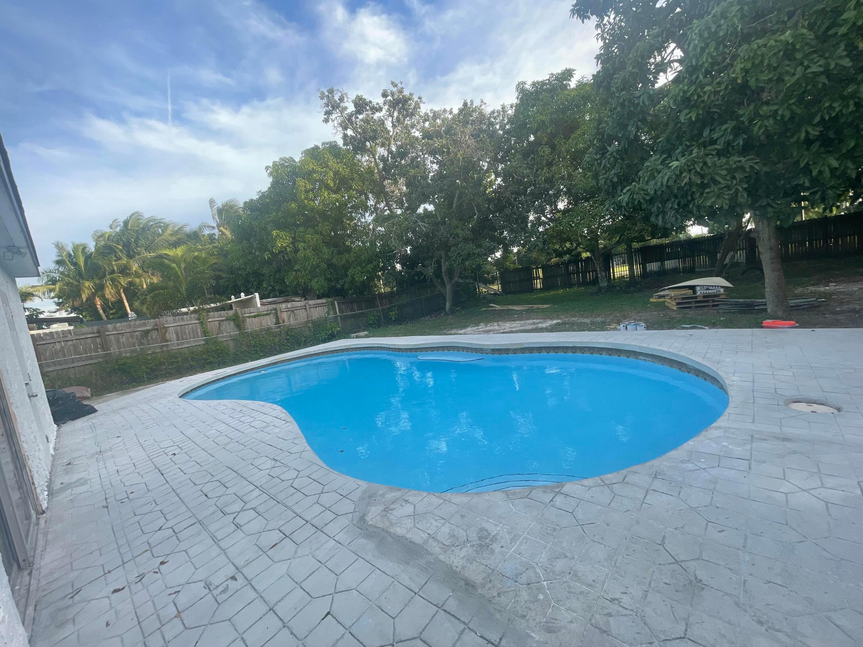 3290 NW 39TH, Lauderdale Lakes FL 33309