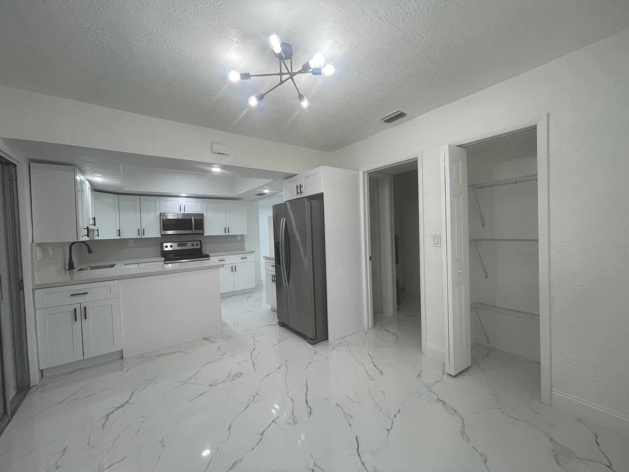 3290 NW 39TH, Lauderdale Lakes FL 33309