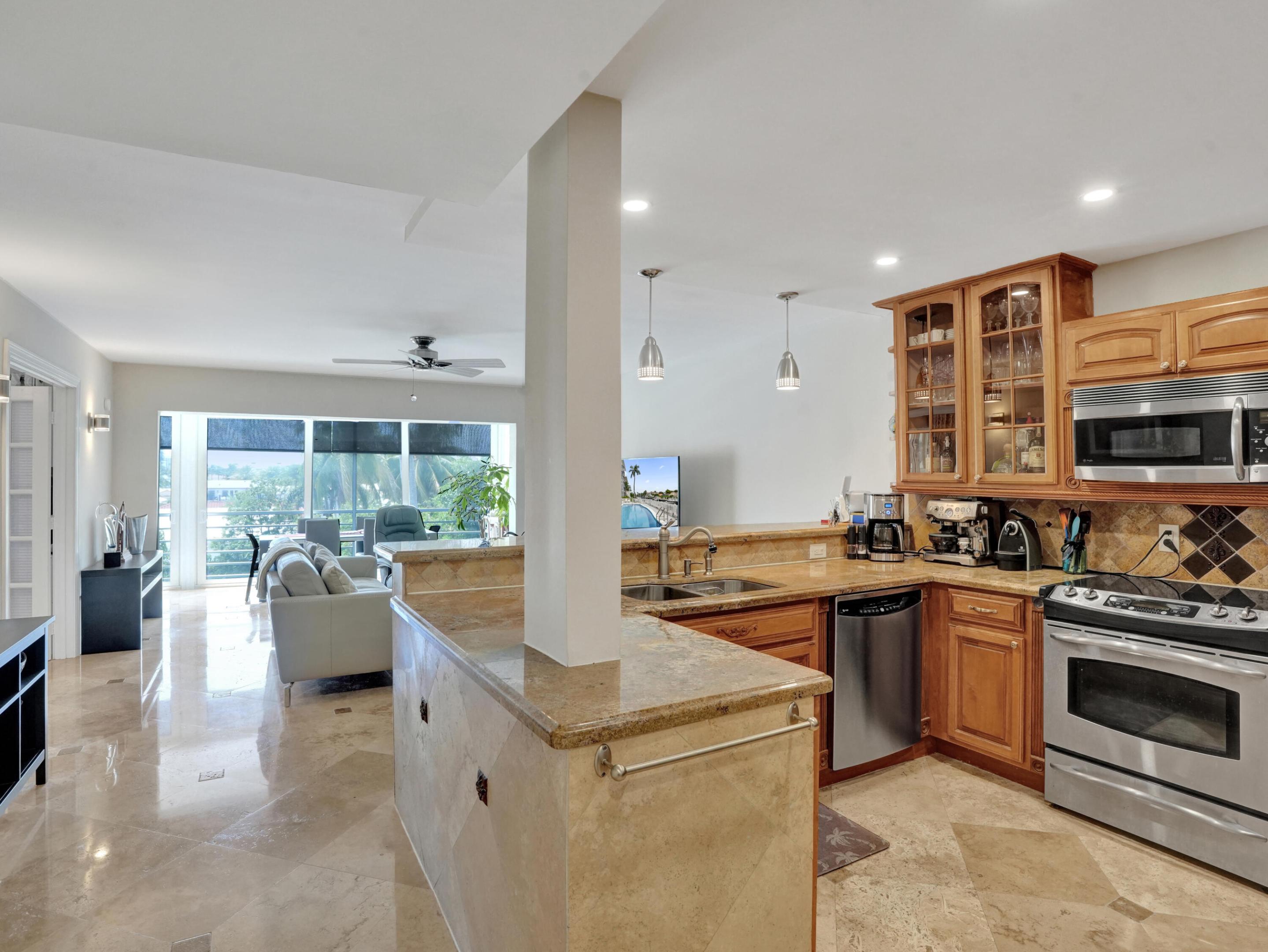 3050 NE 47th #305, Fort Lauderdale FL 33308