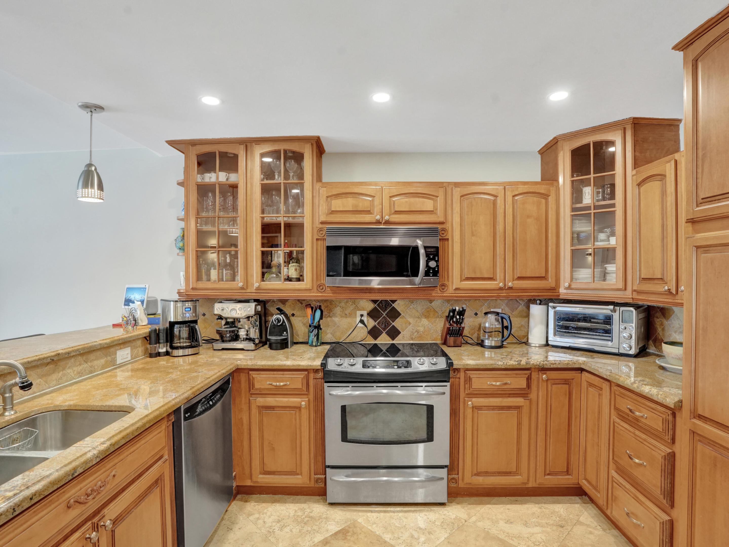 3050 NE 47th #305, Fort Lauderdale FL 33308