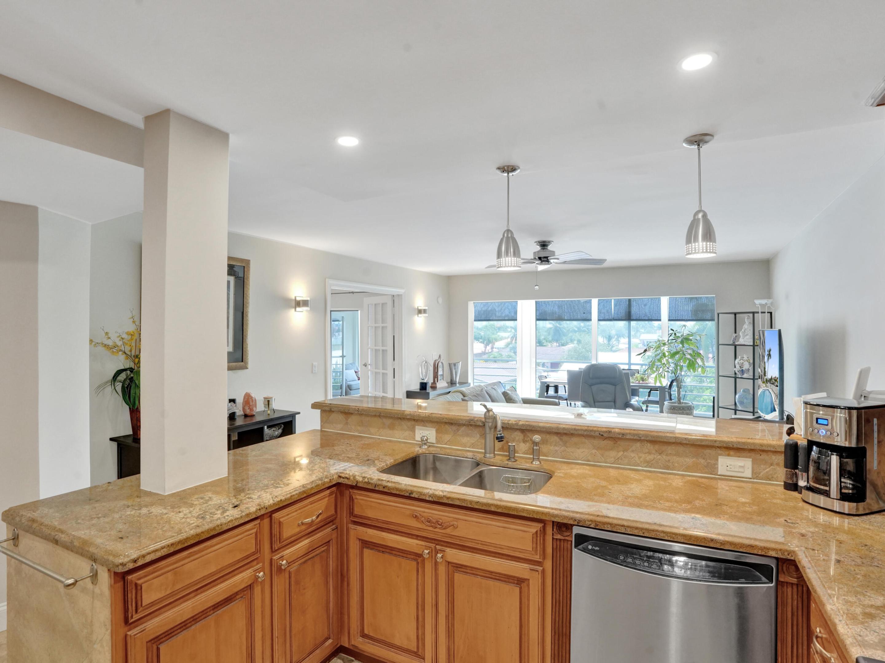 3050 NE 47th #305, Fort Lauderdale FL 33308