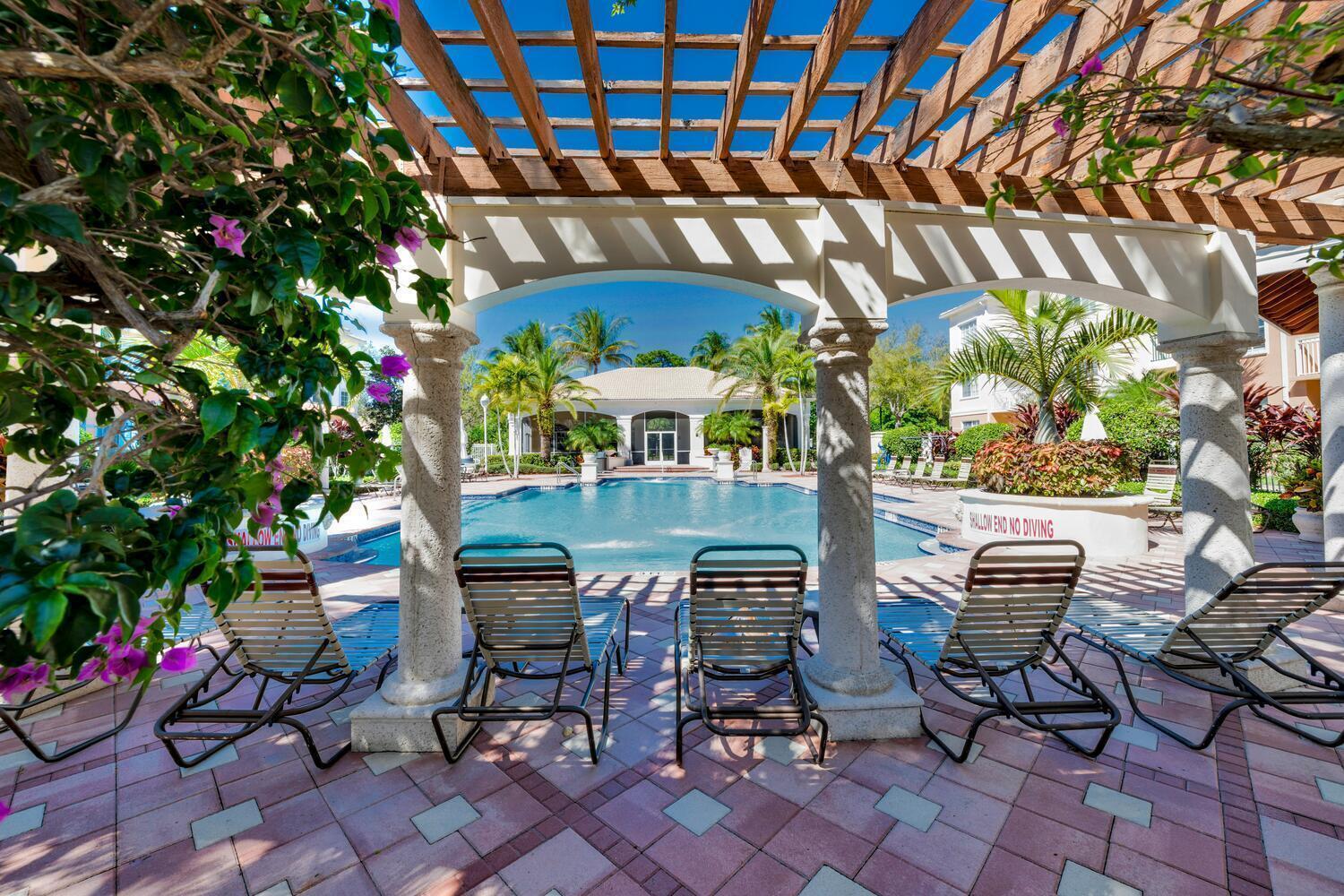 5205 Myrtlewood #201, Palm Beach Gardens FL 33418