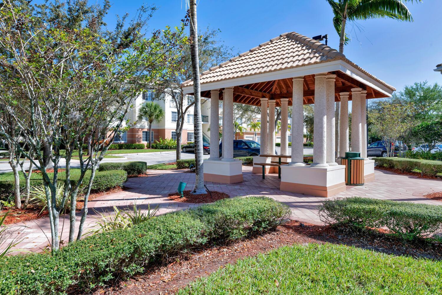 5205 Myrtlewood #201, Palm Beach Gardens FL 33418