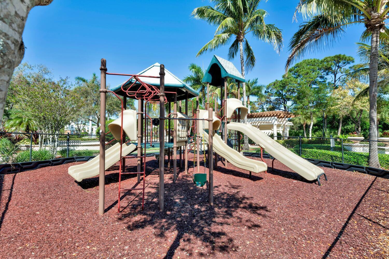 5205 Myrtlewood #201, Palm Beach Gardens FL 33418