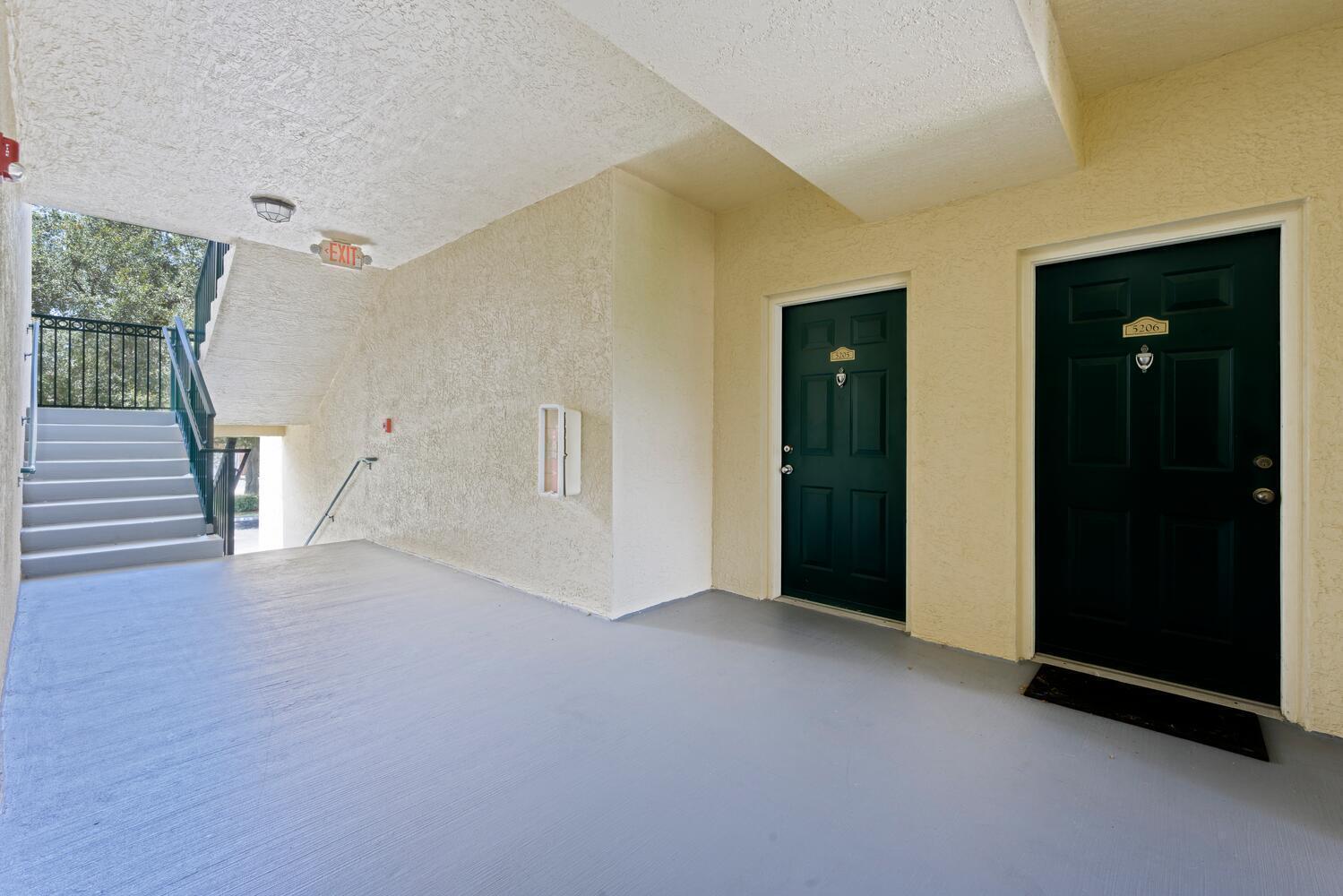 5205 Myrtlewood #201, Palm Beach Gardens FL 33418