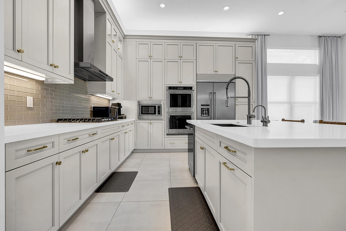 9046 CHAUVET, Boca Raton FL 33496
