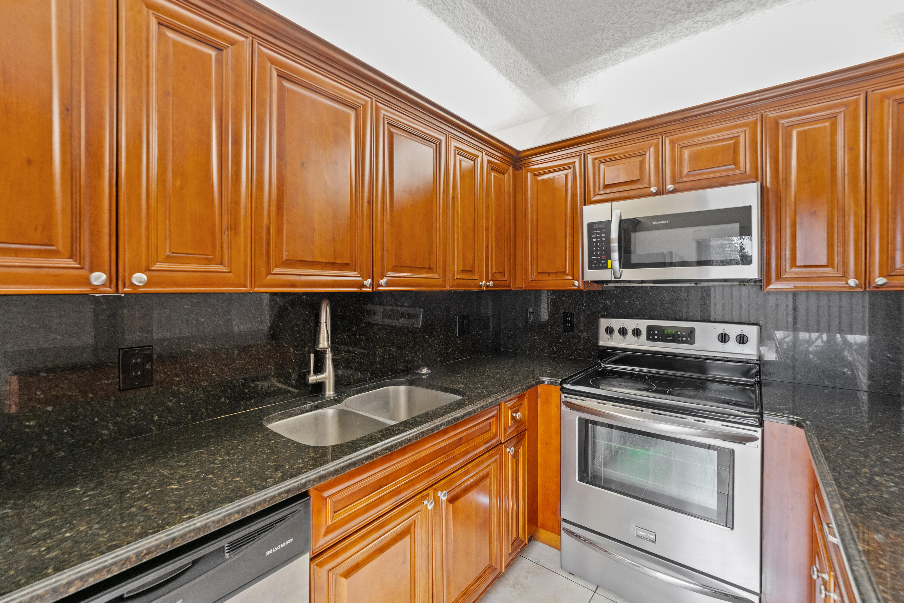 385 LAKE ARBOR, Palm Springs FL 33461