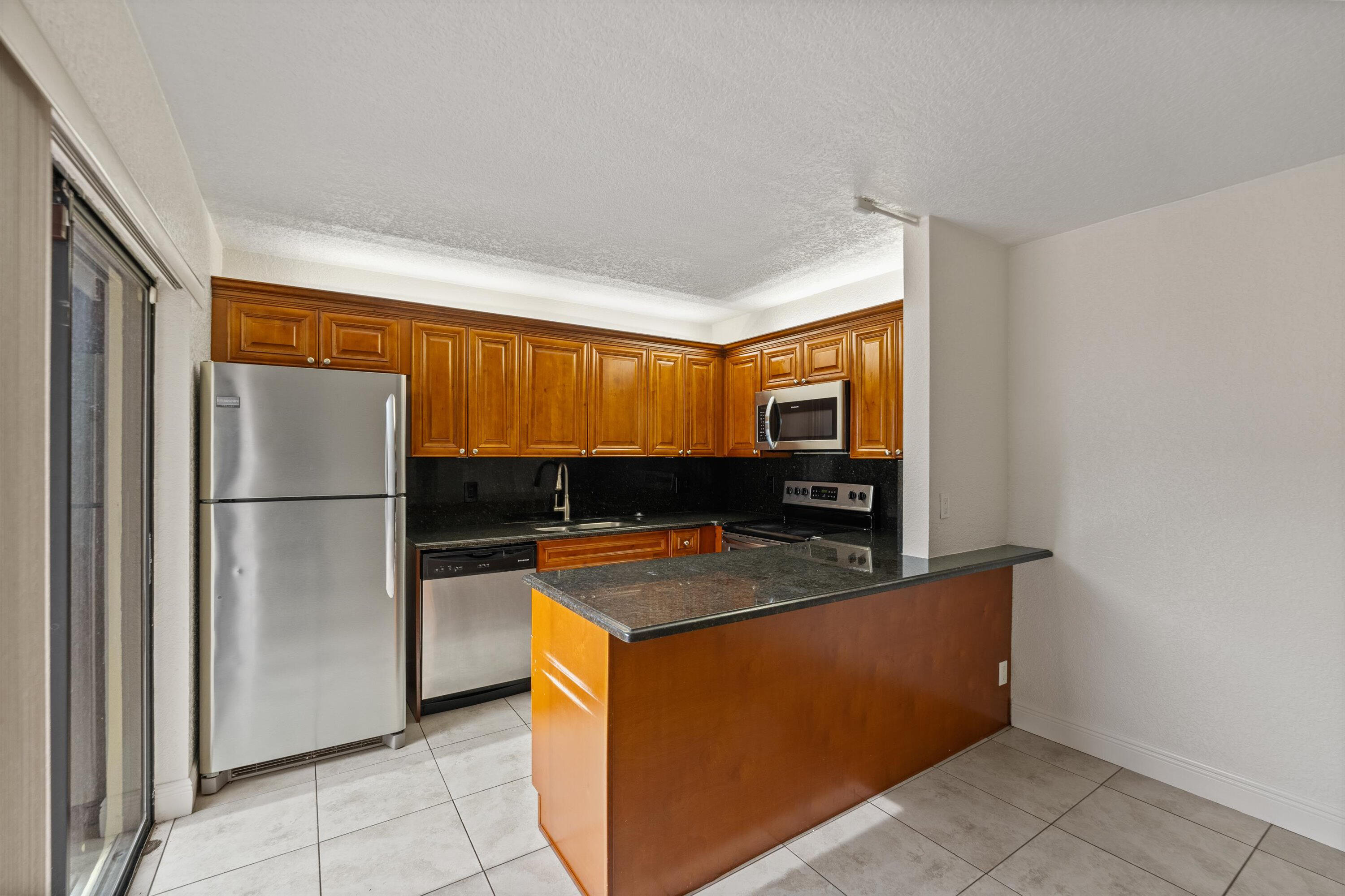 385 LAKE ARBOR, Palm Springs FL 33461