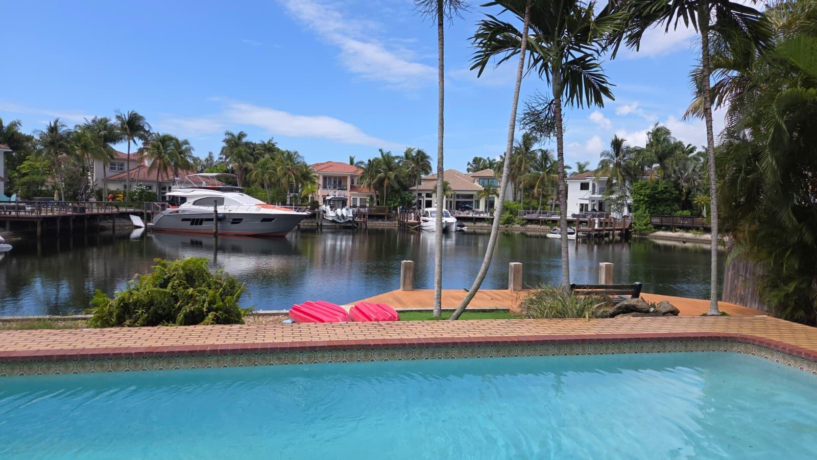 1104 WASHINGTON, Hollywood FL 33019