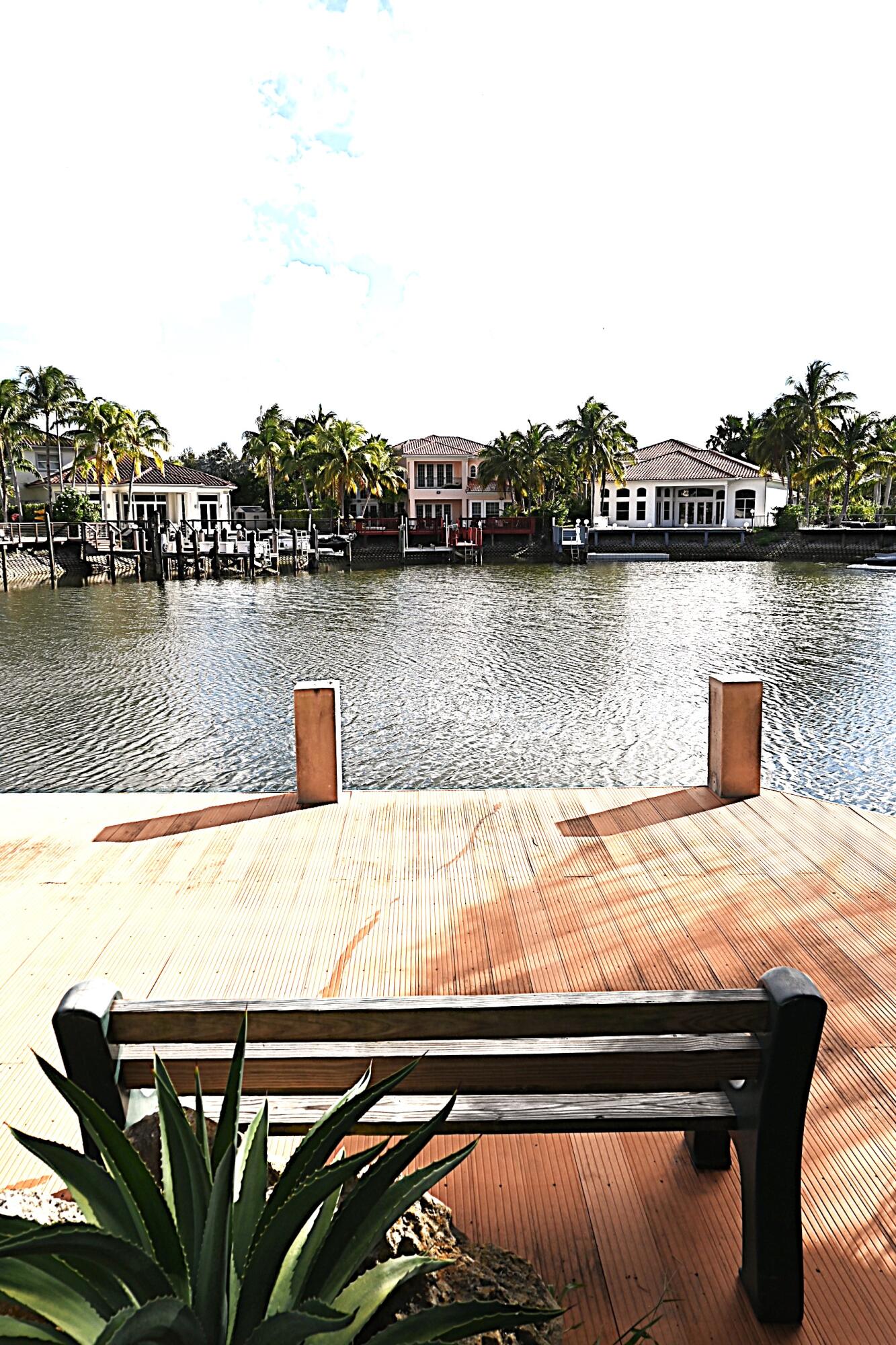 1104 WASHINGTON, Hollywood FL 33019
