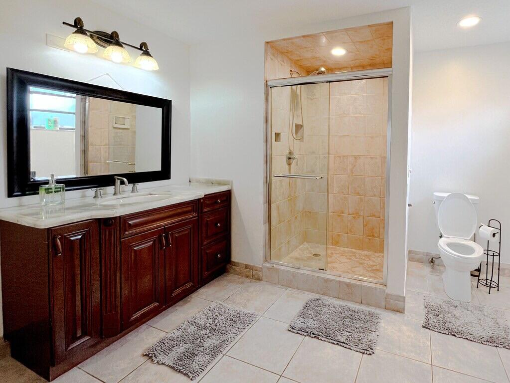 1104 WASHINGTON, Hollywood FL 33019