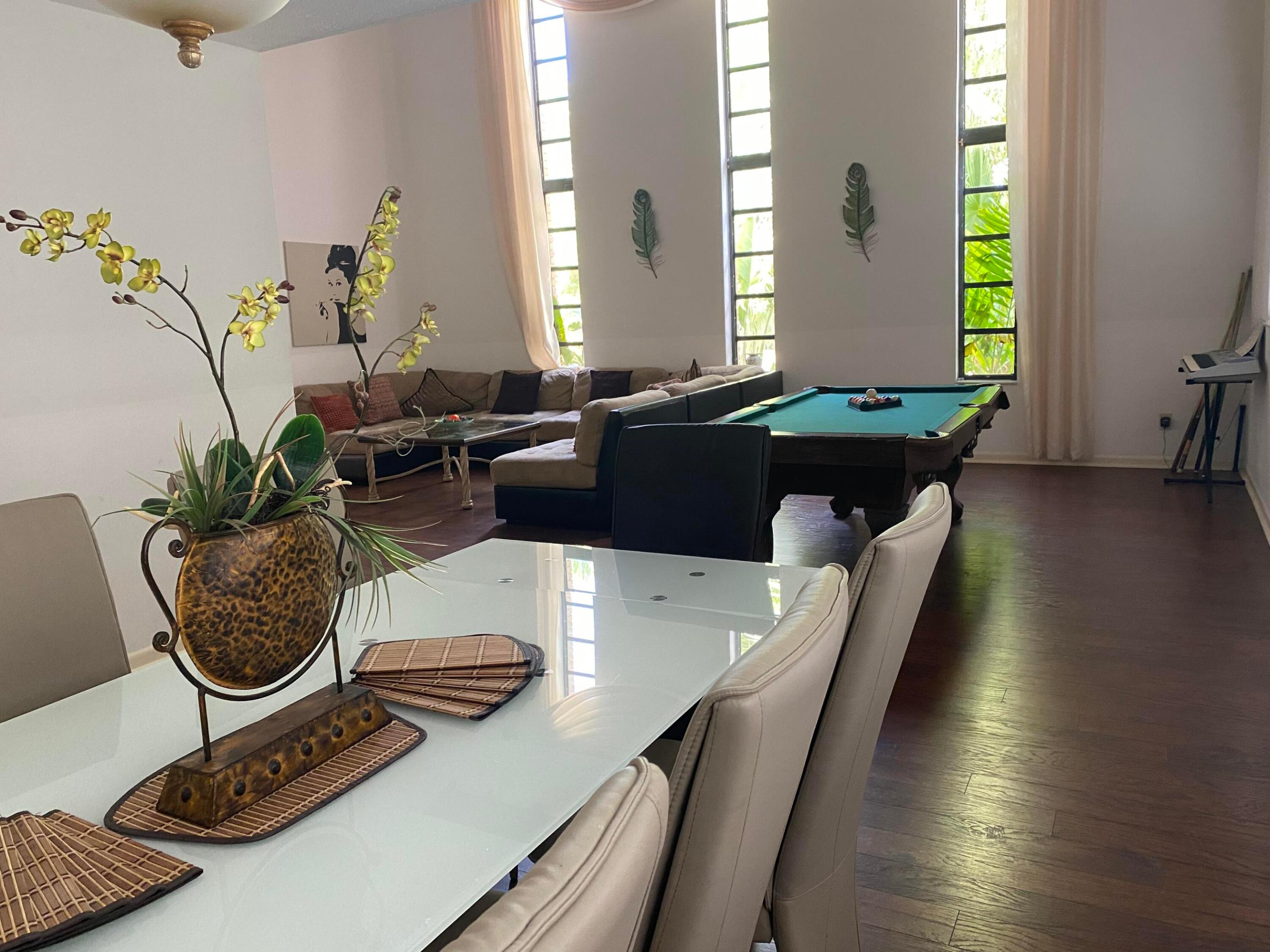 1104 WASHINGTON, Hollywood FL 33019