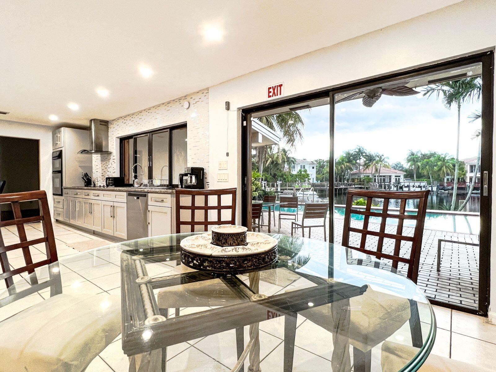 1104 WASHINGTON, Hollywood FL 33019