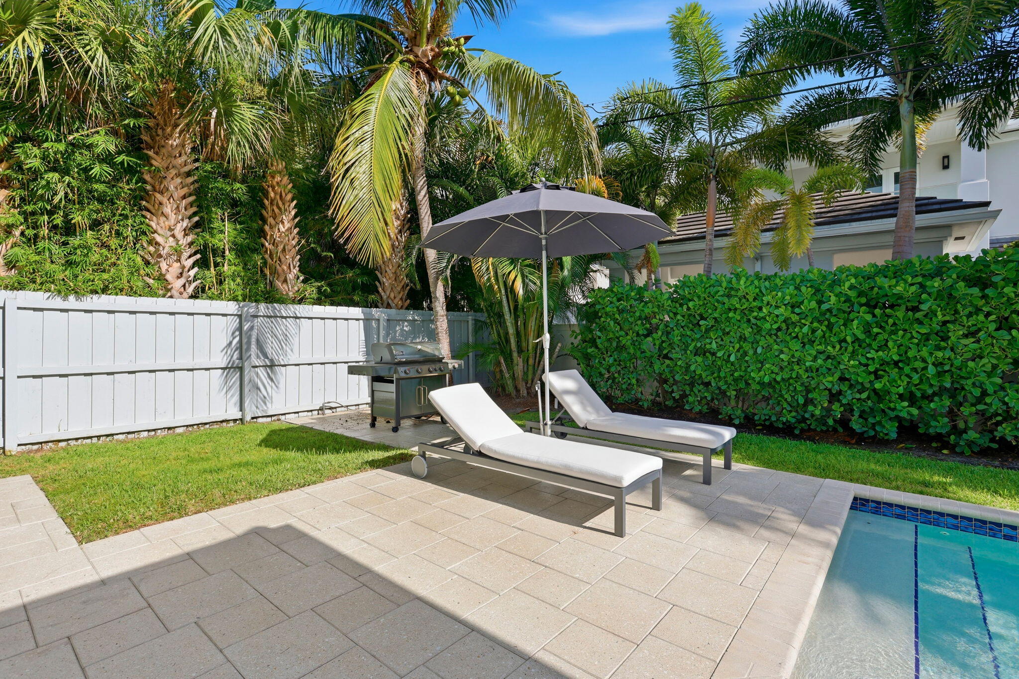464 NE 8TH, Boca Raton FL 33432