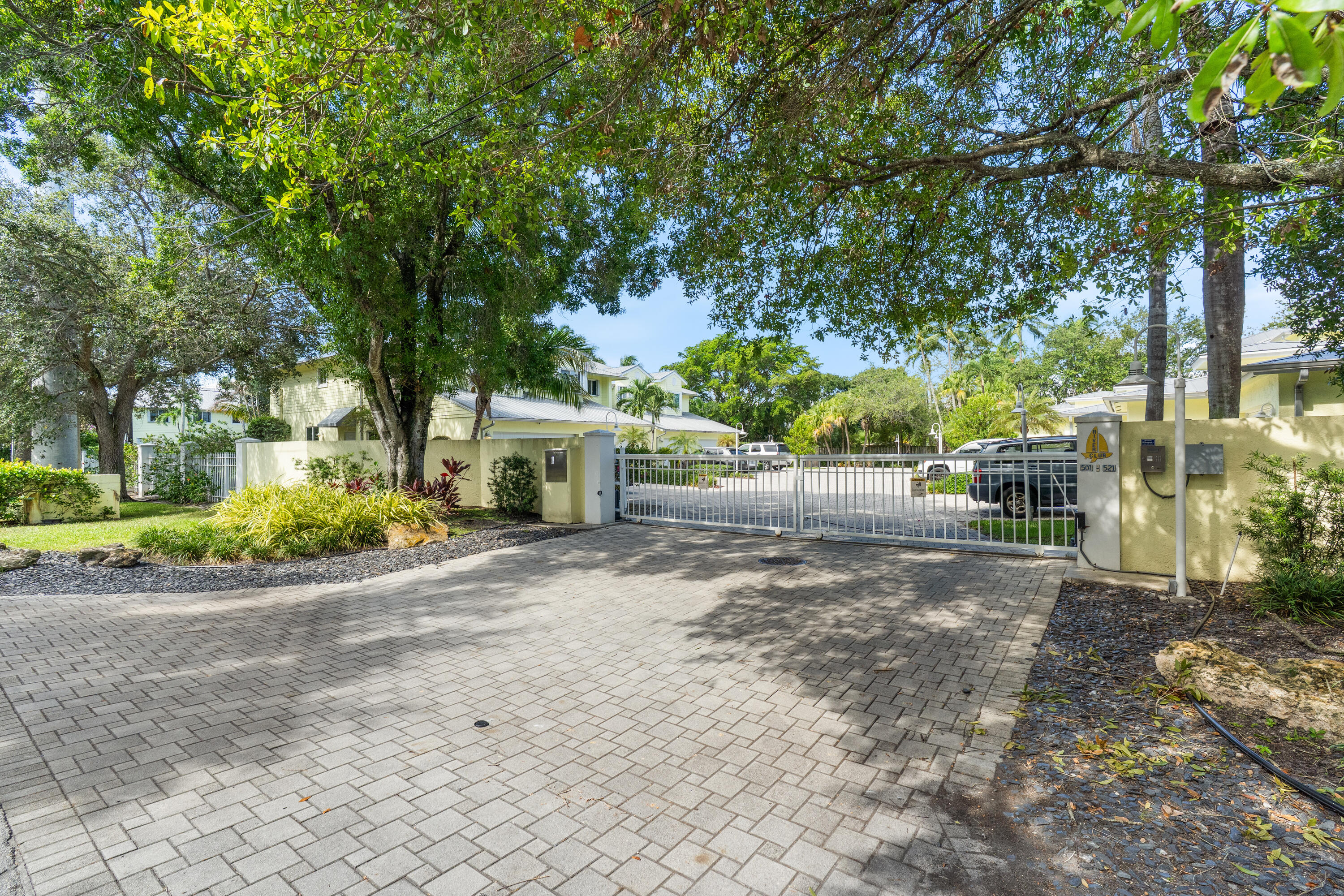 517 SW 7th, Fort Lauderdale FL 33315