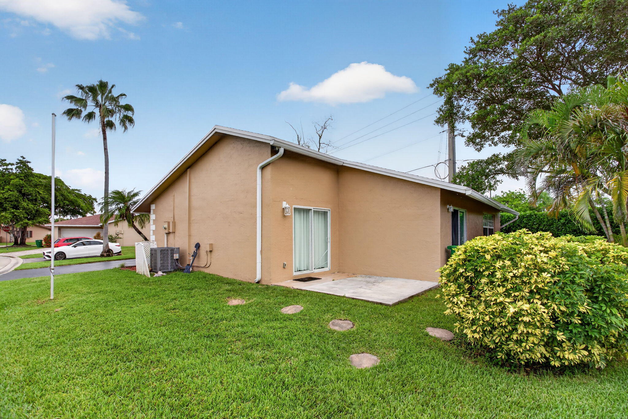 7516 NW 88th, Tamarac FL 33321