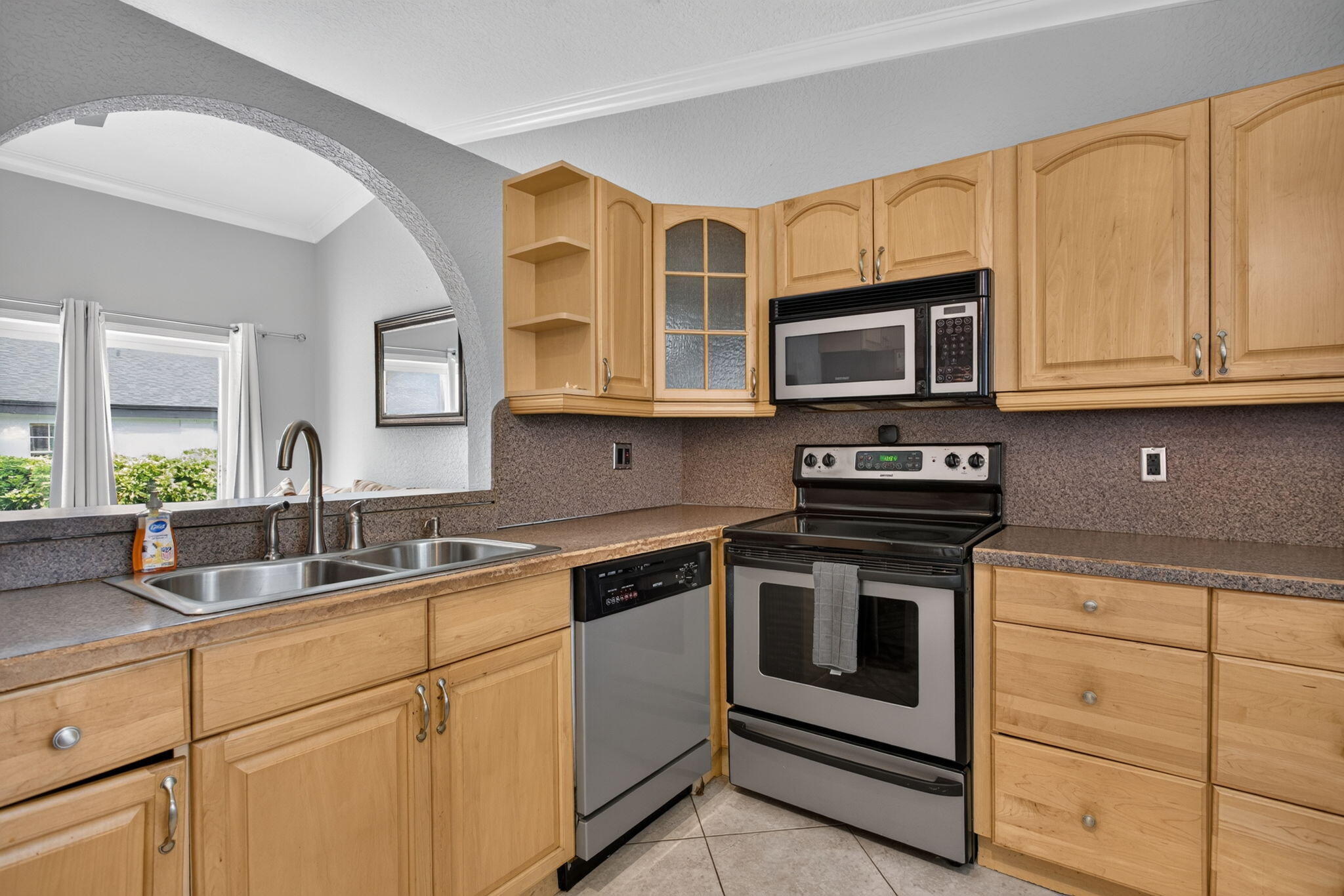 7516 NW 88th, Tamarac FL 33321