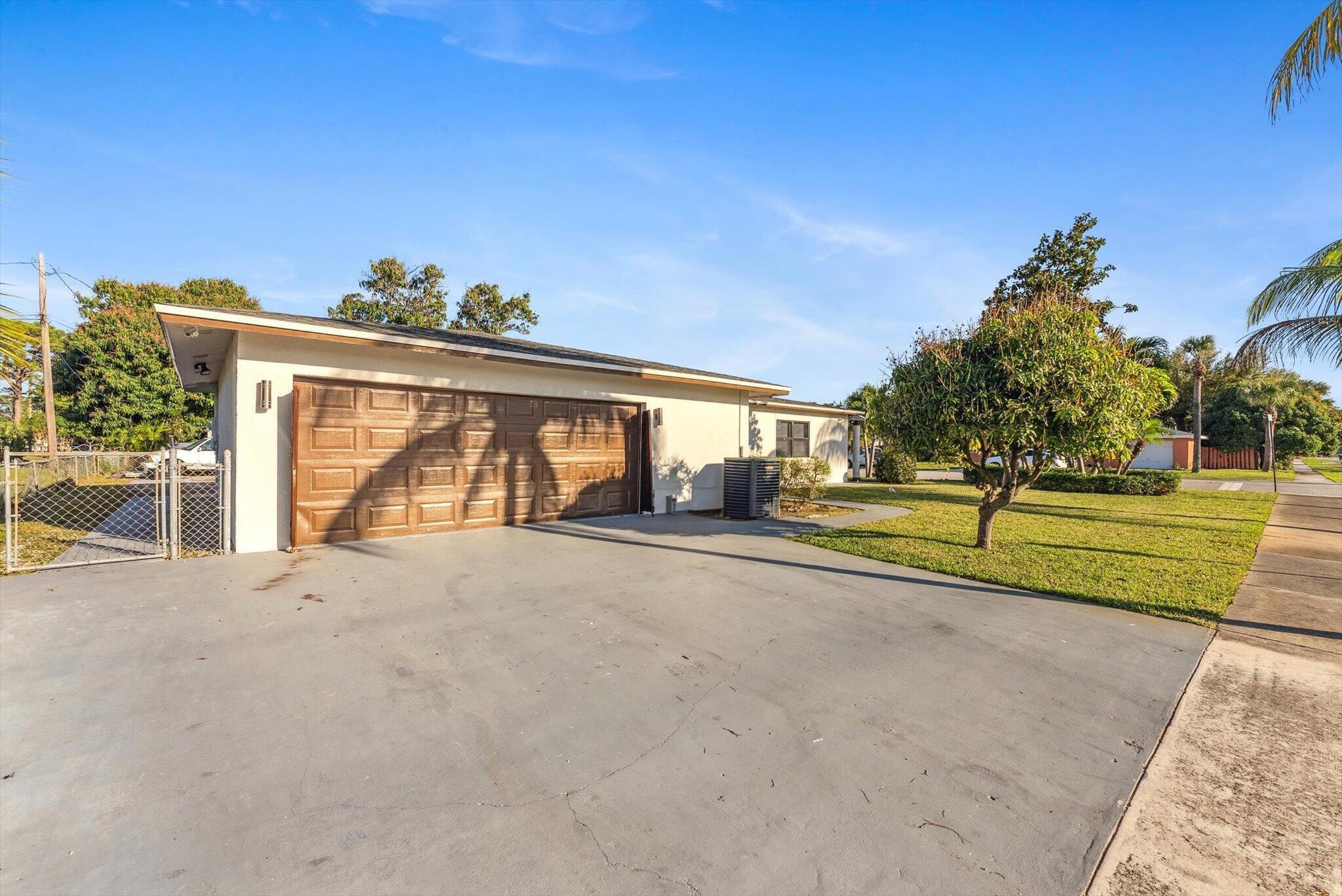 651 Foresteria, Lake Park FL 33403