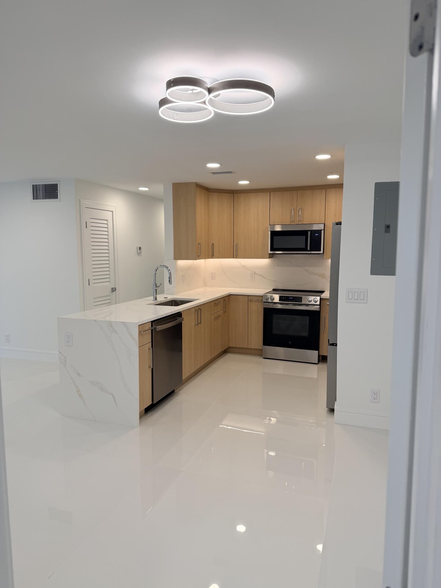 6439 BAY CLUB #1, Fort Lauderdale FL 33308