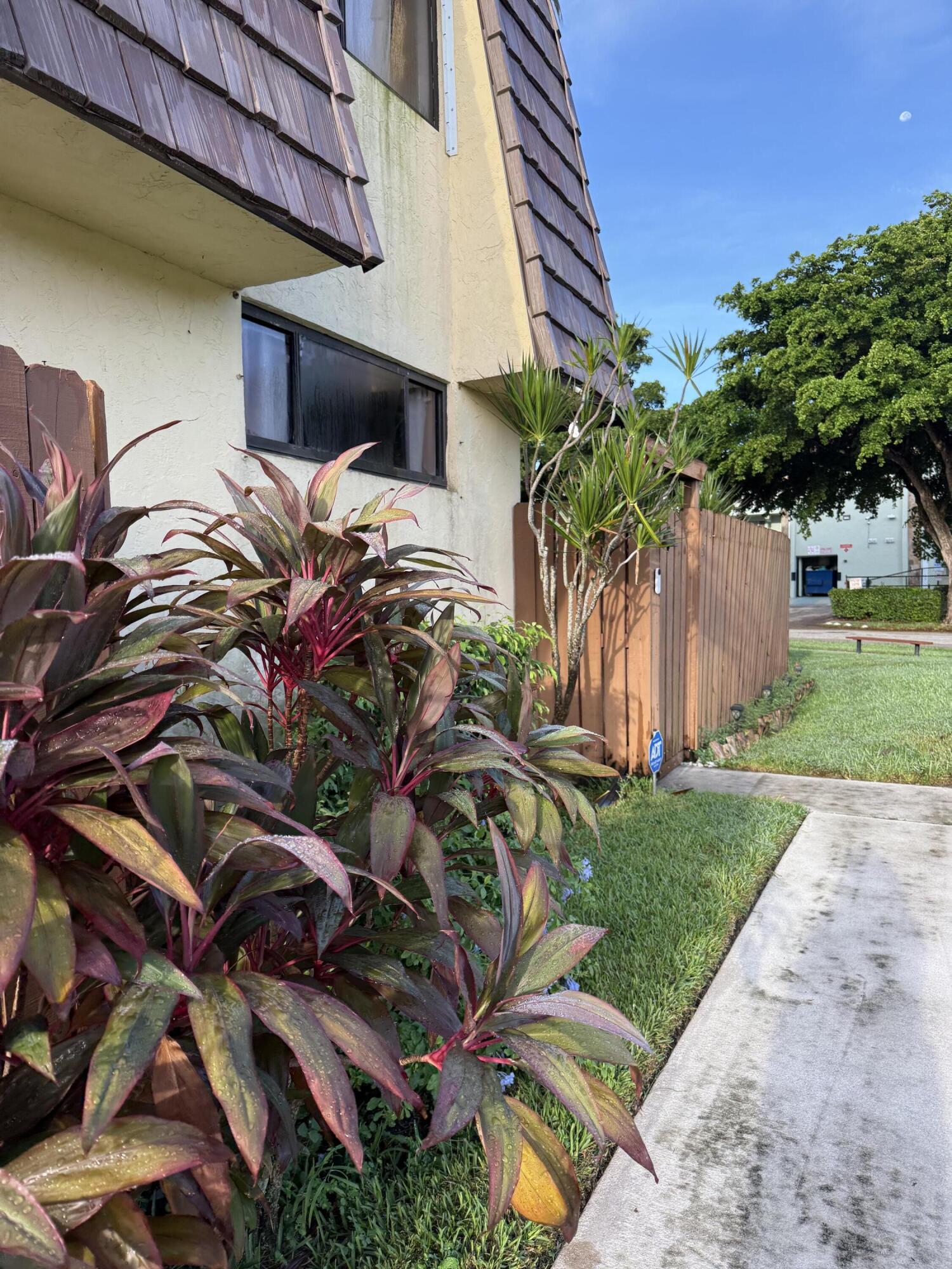 31 Springdale, Palm Springs FL 33461