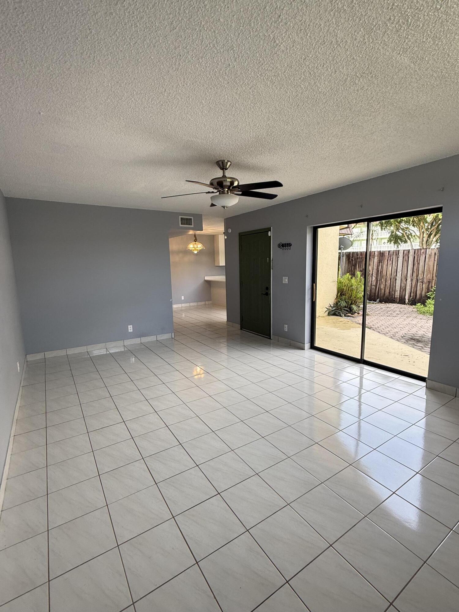 31 Springdale, Palm Springs FL 33461