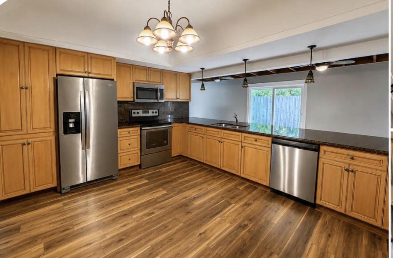 4421 NE 23RD, Lighthouse Point FL 33064