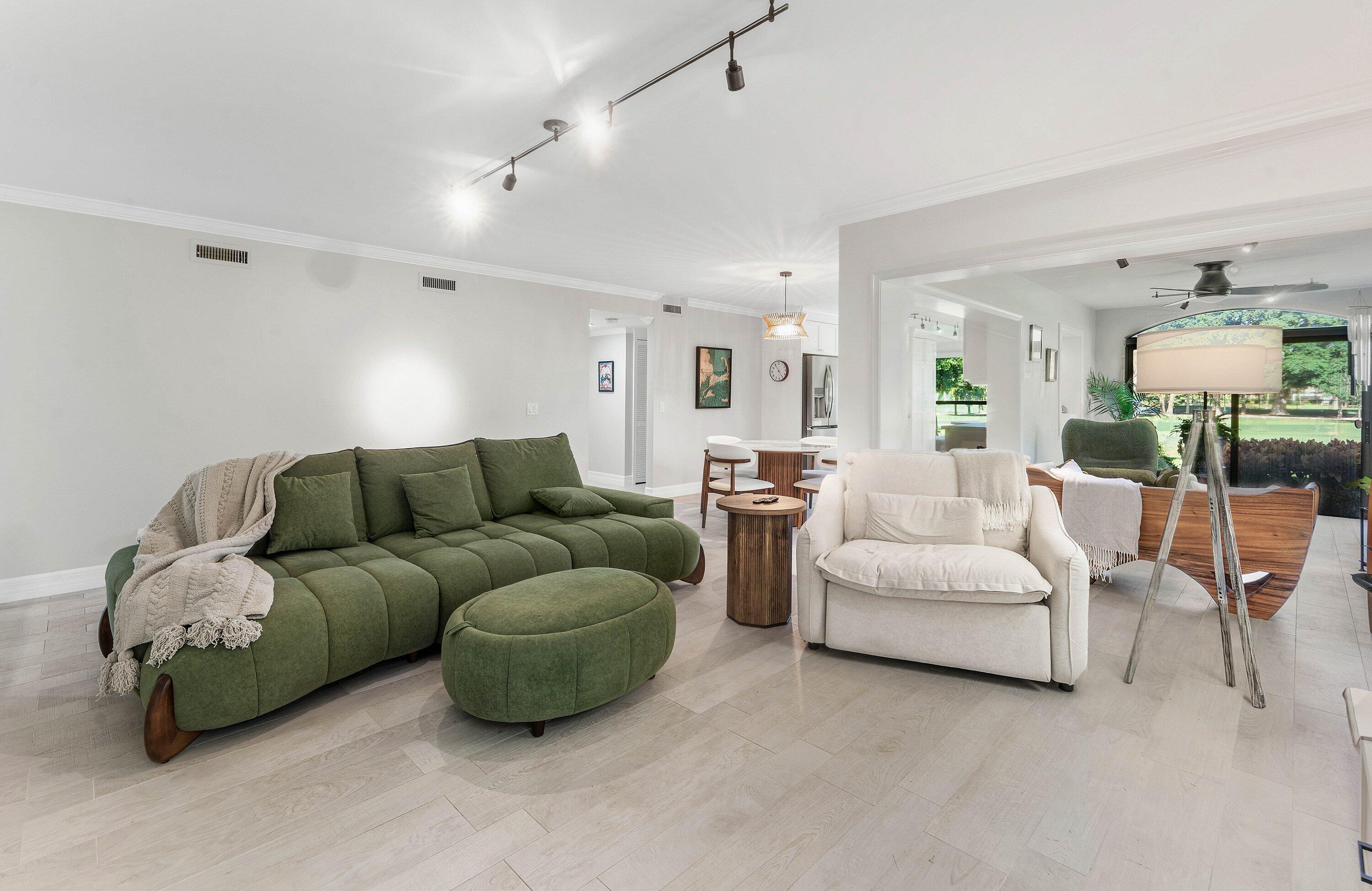 16648 TRADERS #106, Jupiter FL 33477