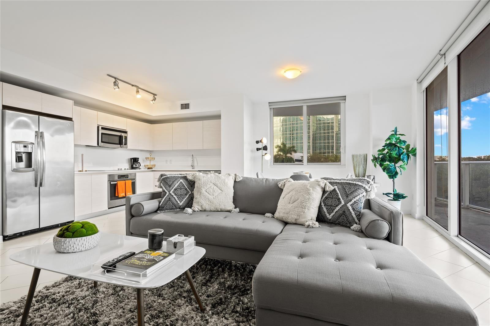 4250 Biscayne #402, Miami FL 33137