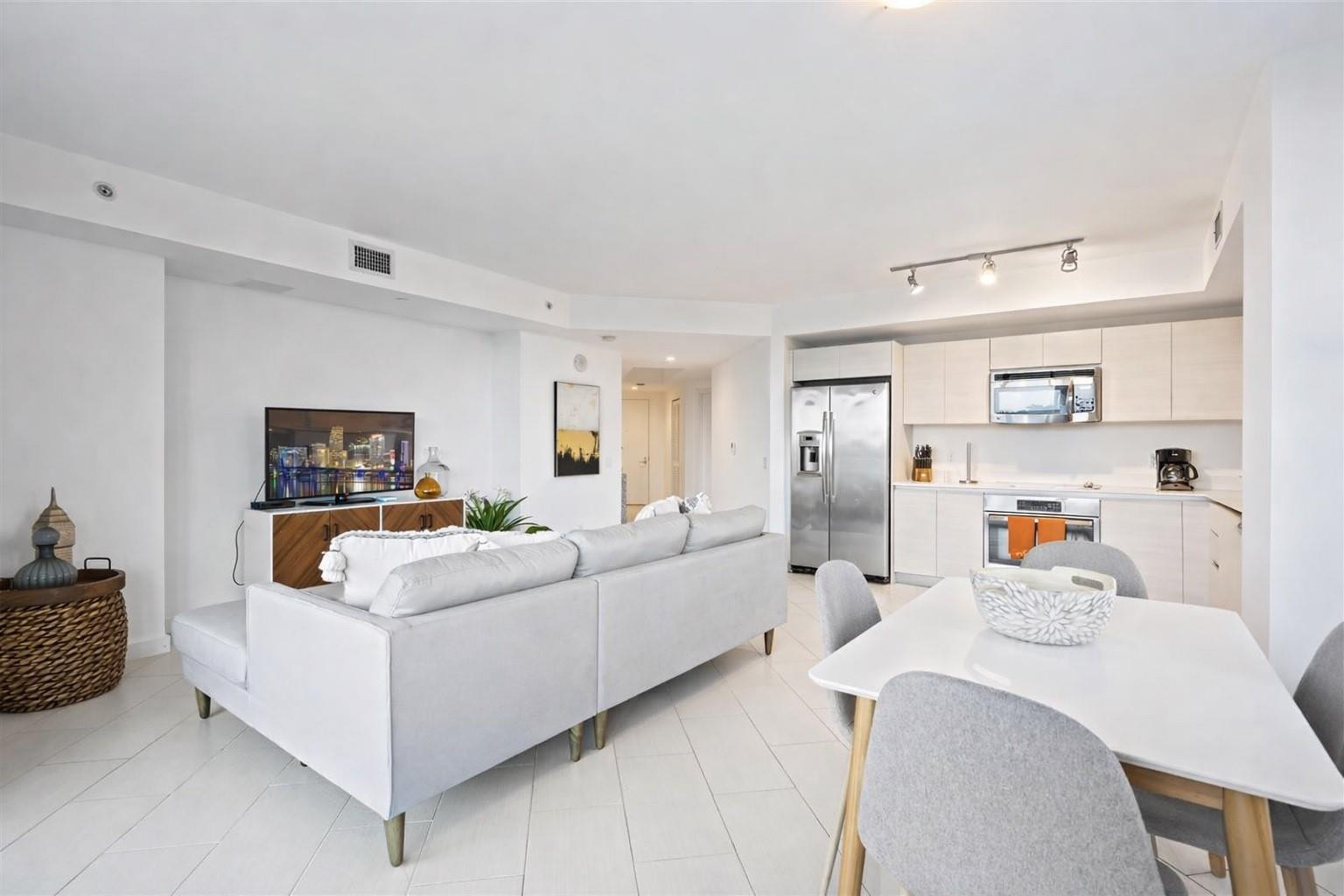 4250 Biscayne #402, Miami FL 33137