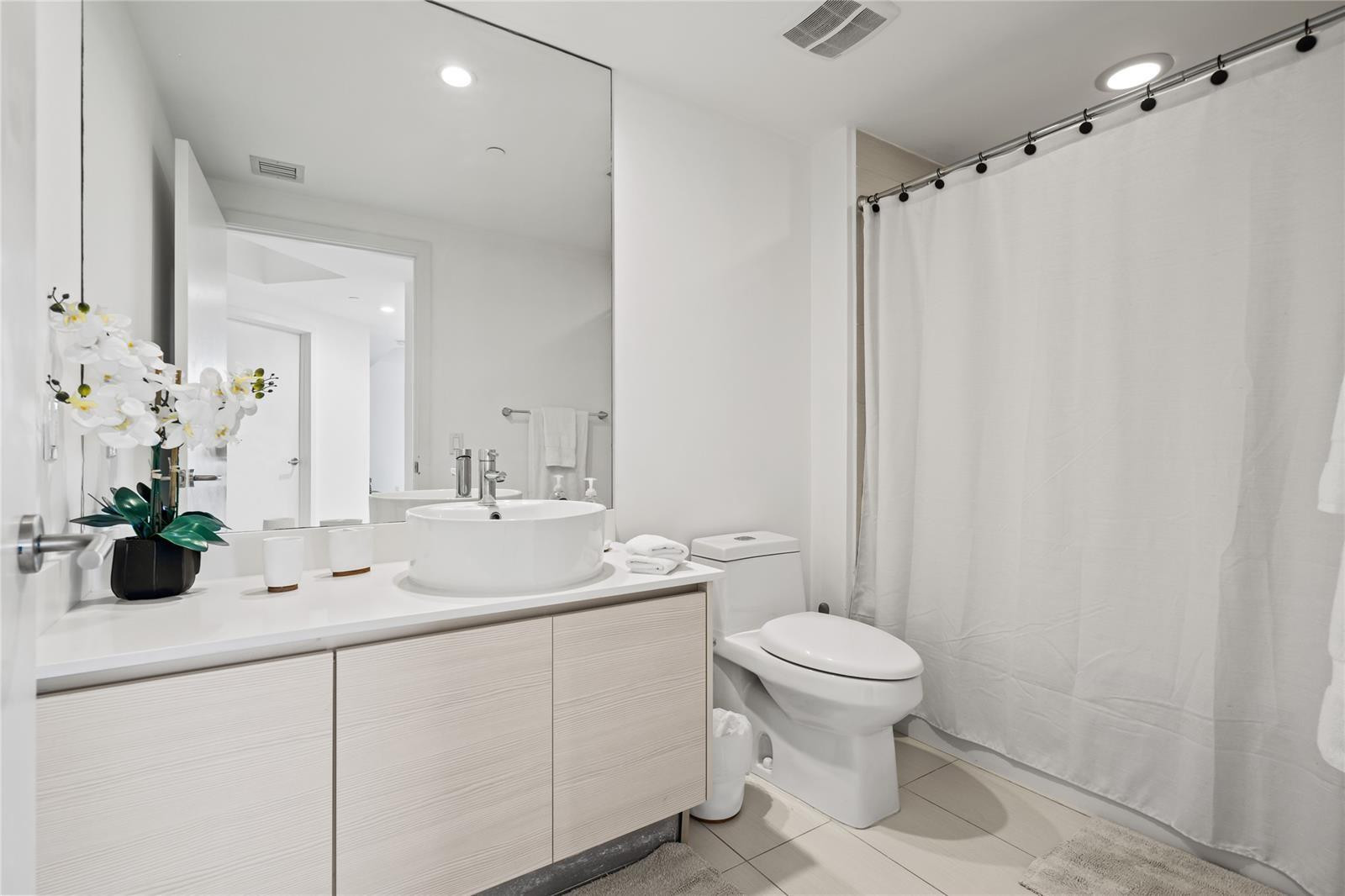 4250 Biscayne #402, Miami FL 33137