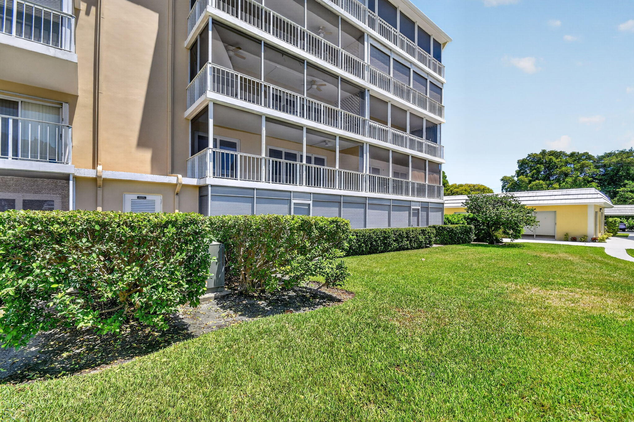 145 Atlantis #202, Atlantis FL 33462