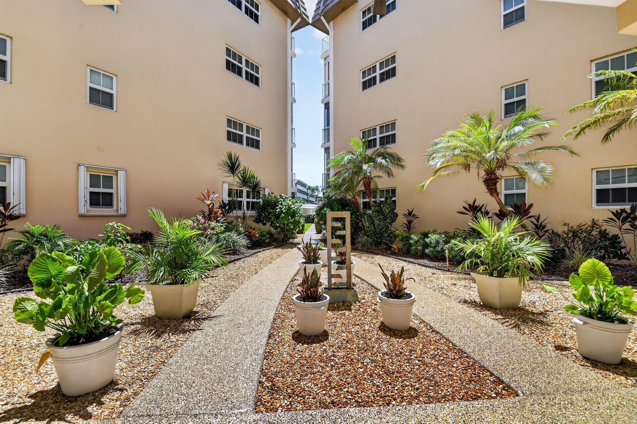 145 Atlantis #202, Atlantis FL 33462