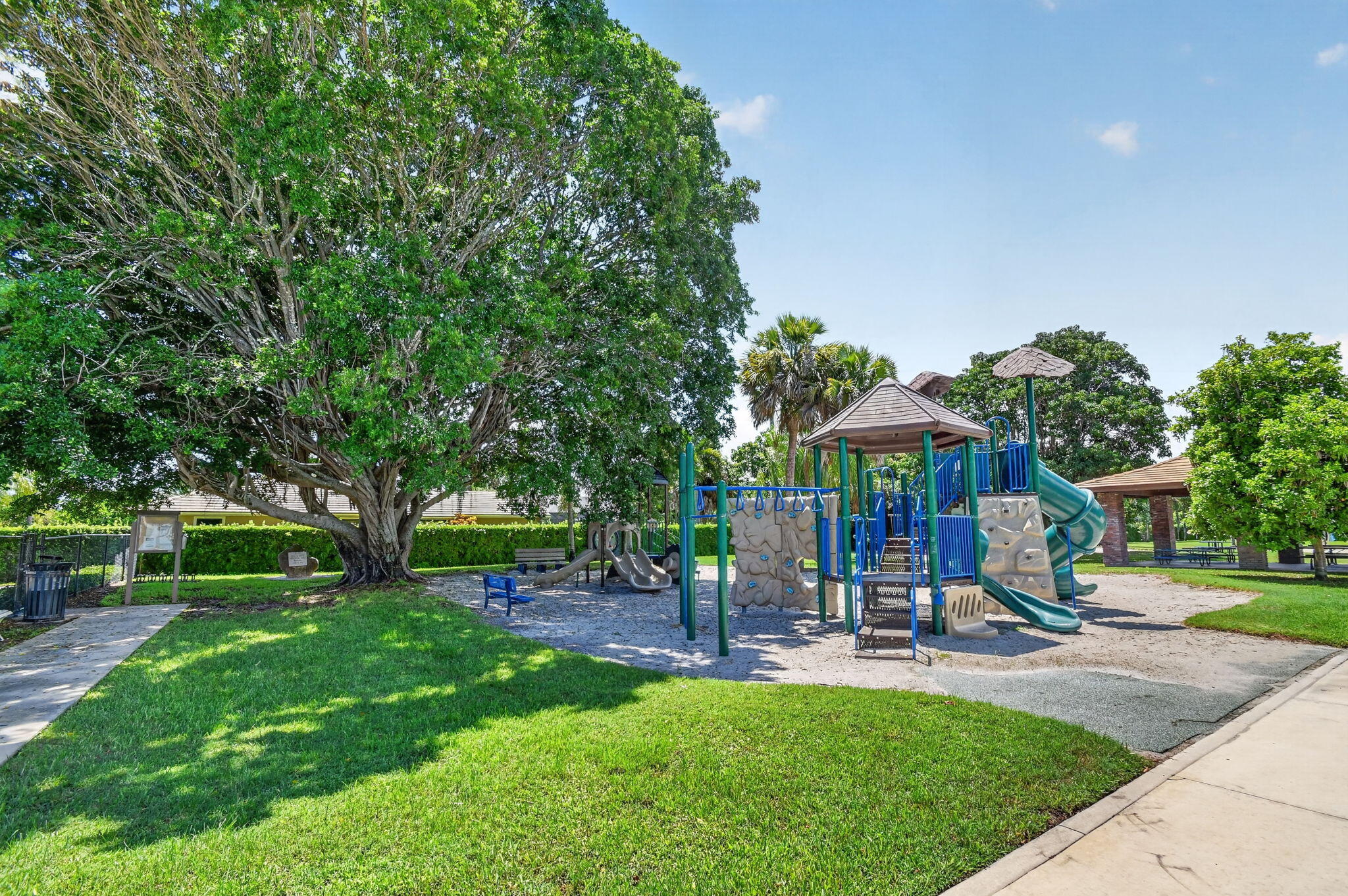 145 Atlantis #202, Atlantis FL 33462