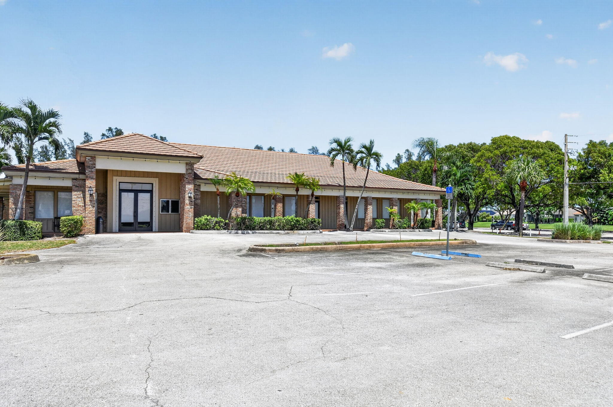 145 Atlantis #202, Atlantis FL 33462
