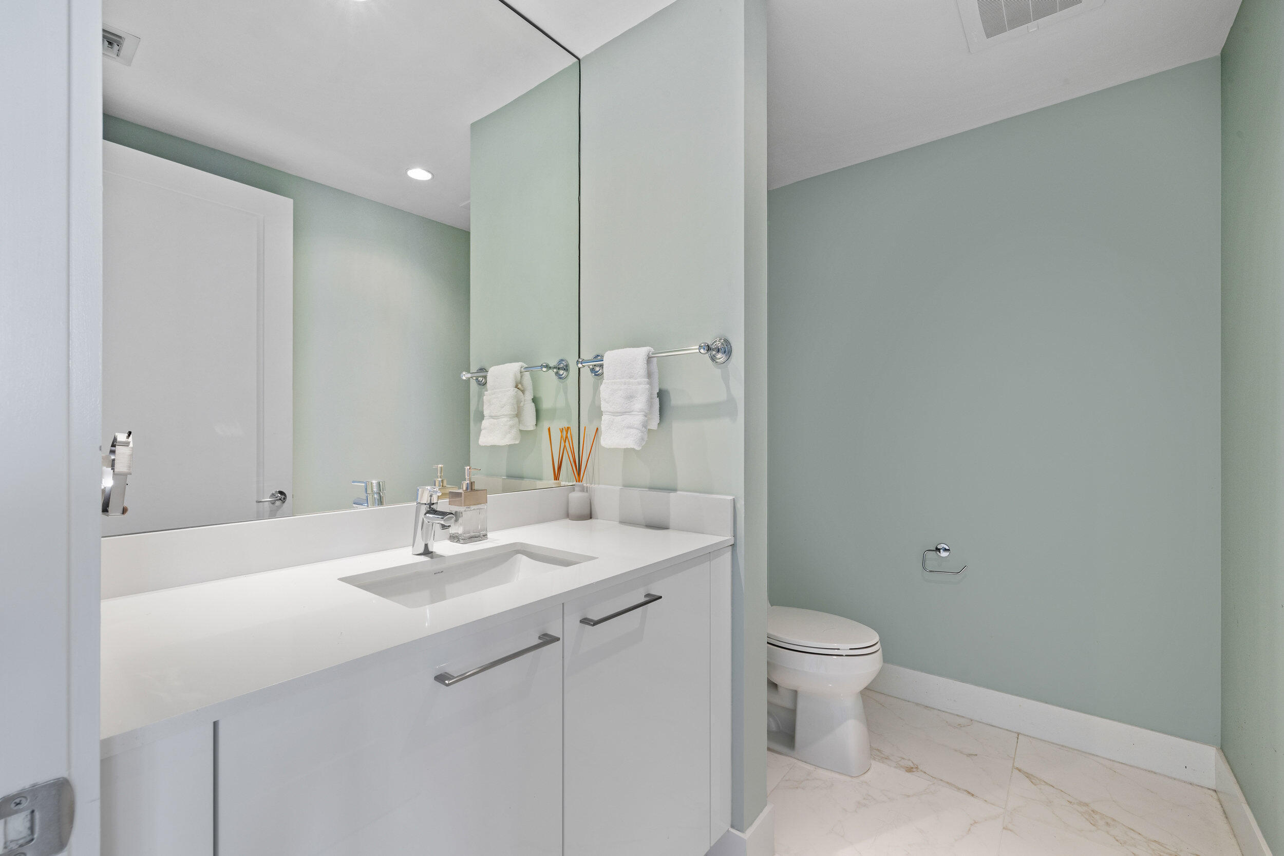2 WATER CLUB #1003, North Palm Beach FL 33408
