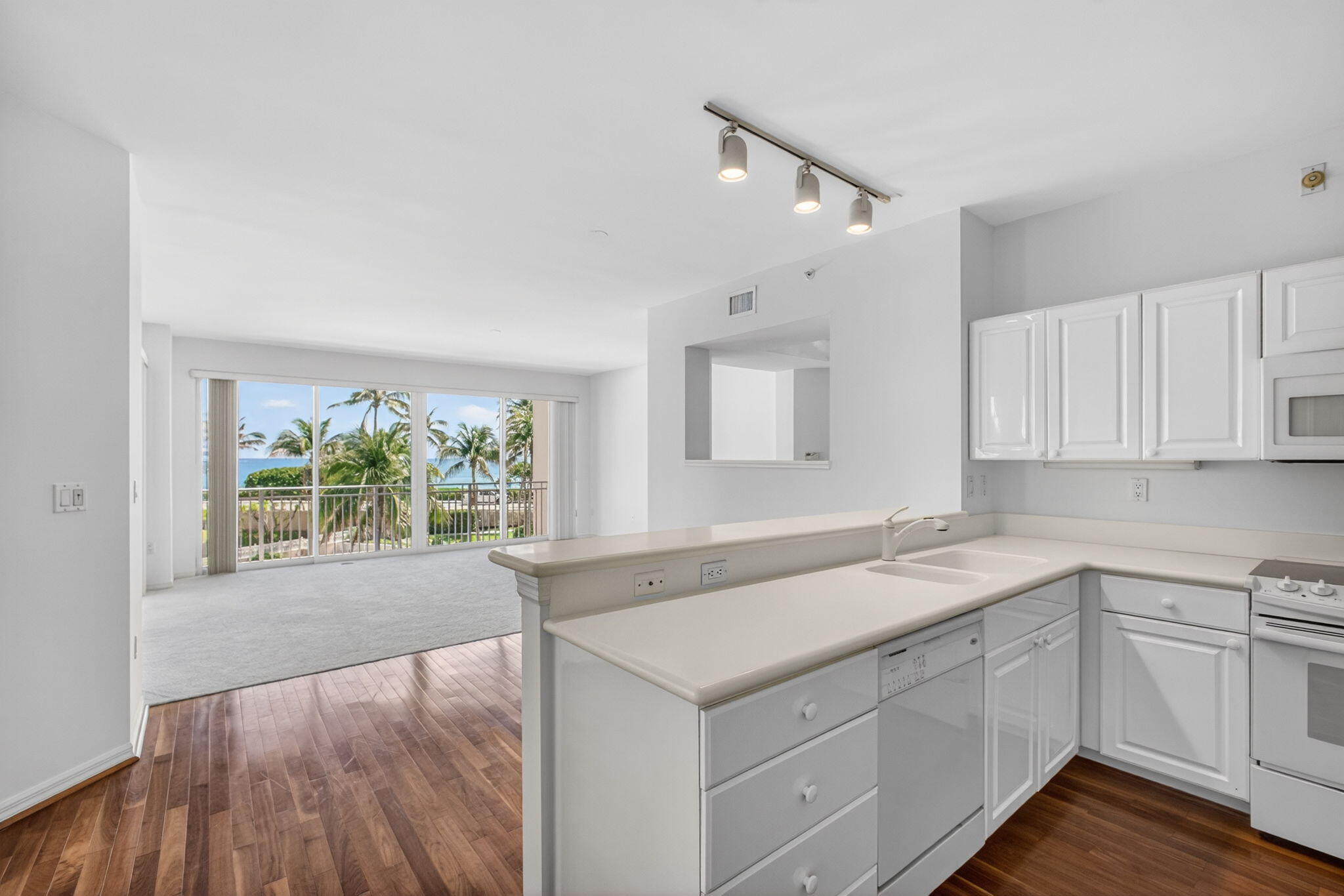 1660 S Highway A1A (Incl. separate deeded guest suite) #222, Jupiter FL 33477