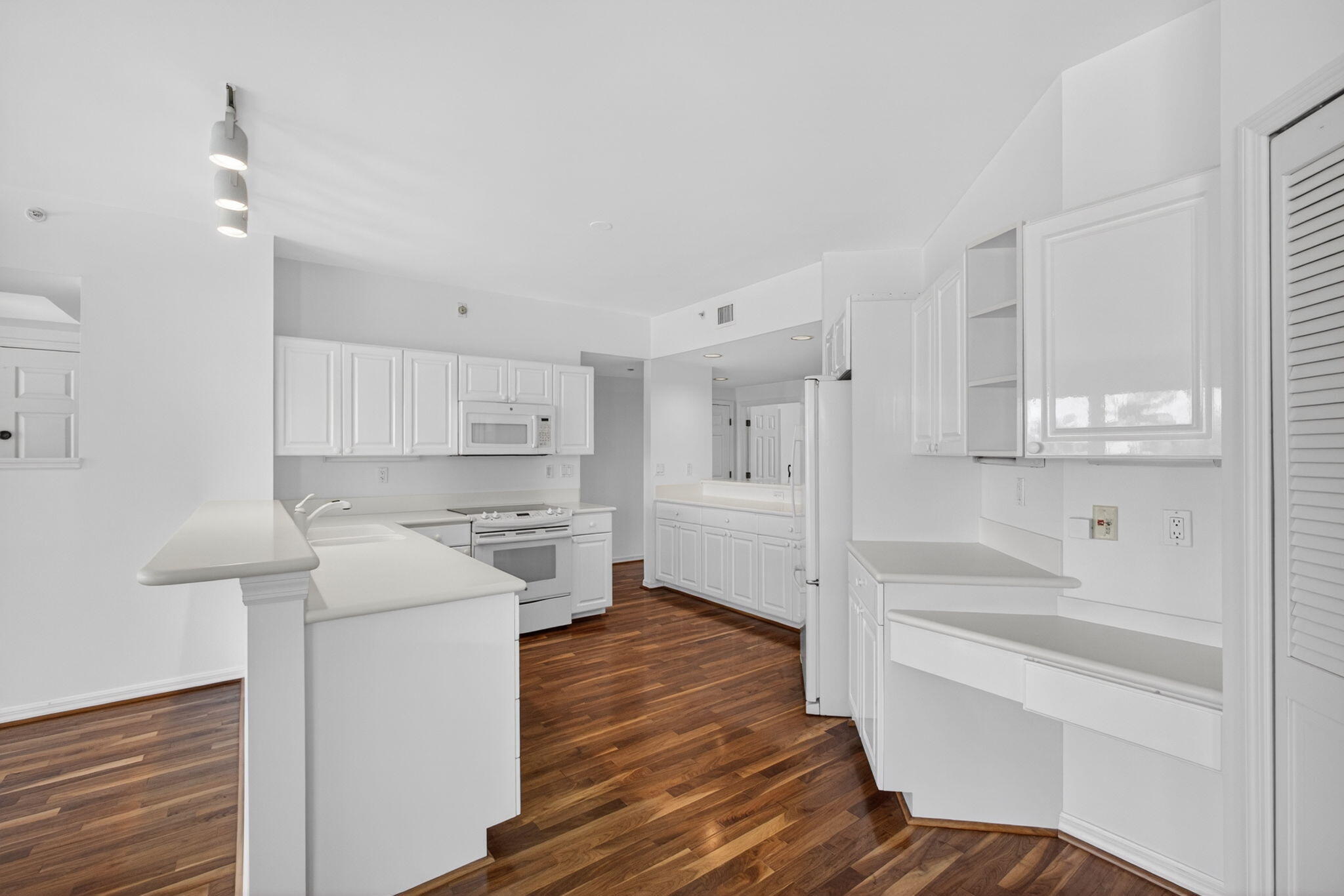 1660 S Highway A1A (Incl. separate deeded guest suite) #222, Jupiter FL 33477
