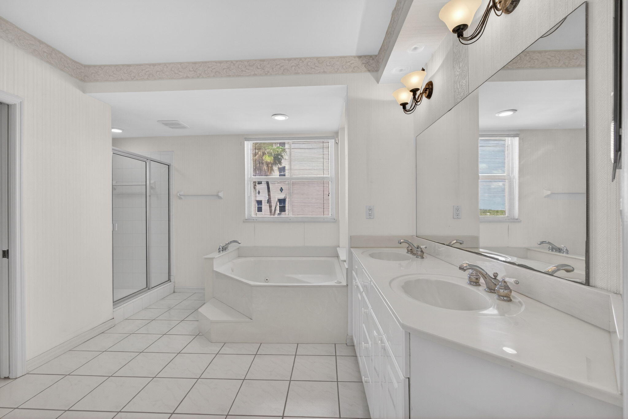 1660 S Highway A1A (Incl. separate deeded guest suite) #222, Jupiter FL 33477