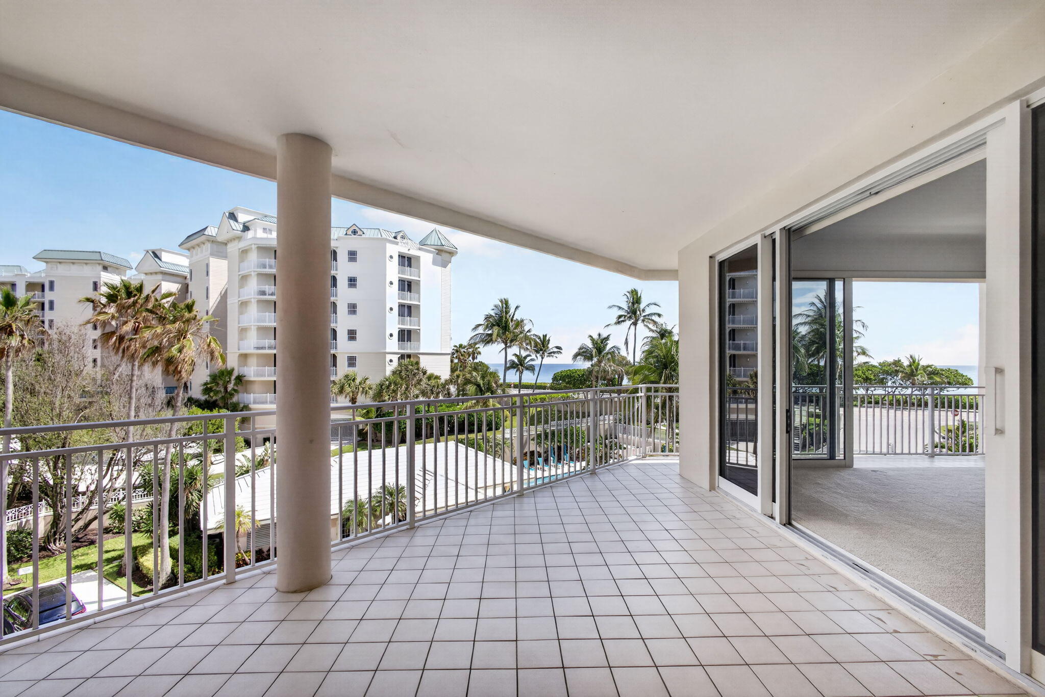1660 S Highway A1A (Incl. separate deeded guest suite) #222, Jupiter FL 33477