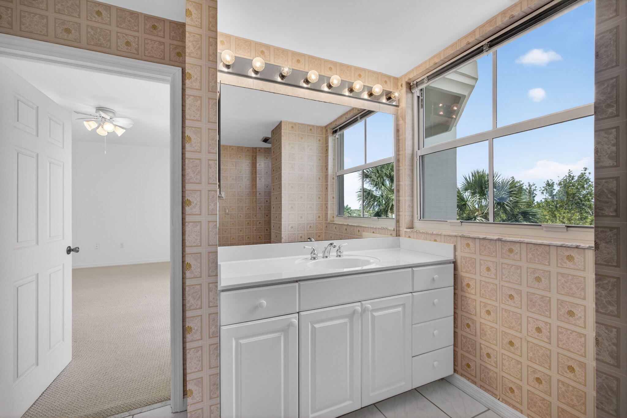 1660 S Highway A1A (Incl. separate deeded guest suite) #222, Jupiter FL 33477