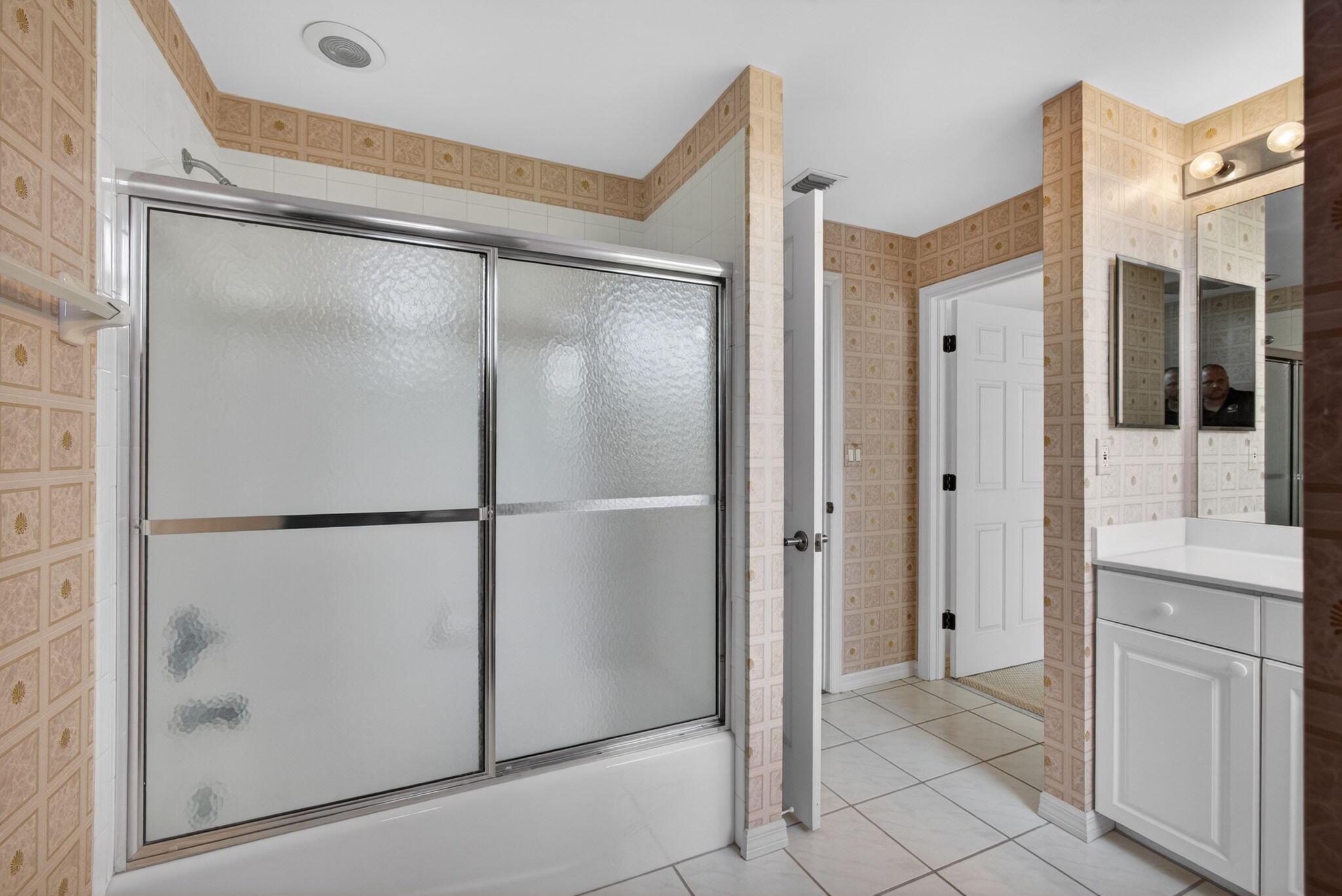 1660 S Highway A1A (Incl. separate deeded guest suite) #222, Jupiter FL 33477