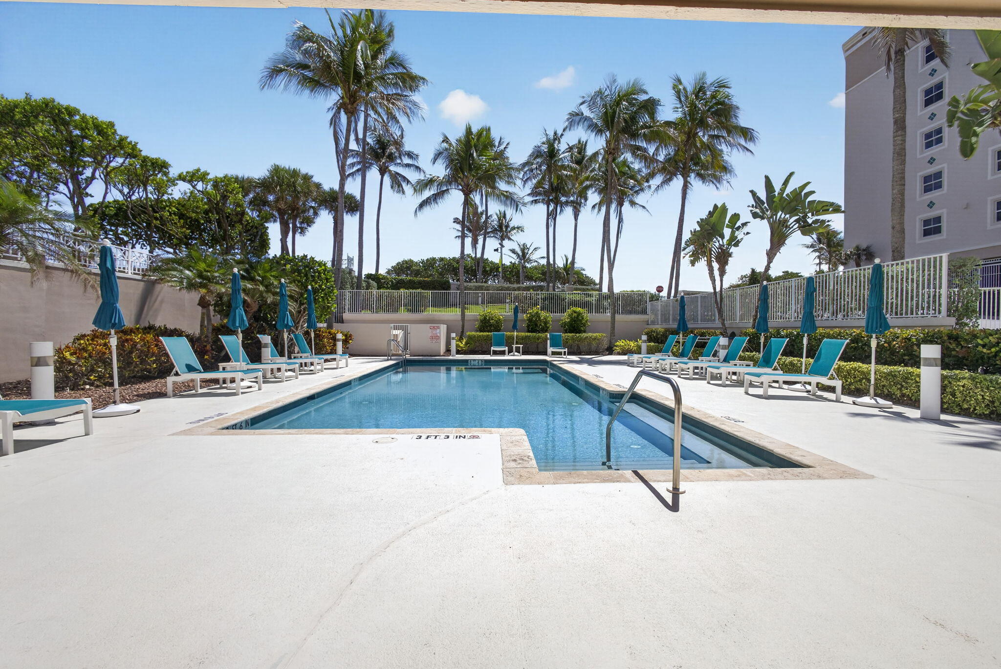 1660 S Highway A1A (Incl. separate deeded guest suite) #222, Jupiter FL 33477