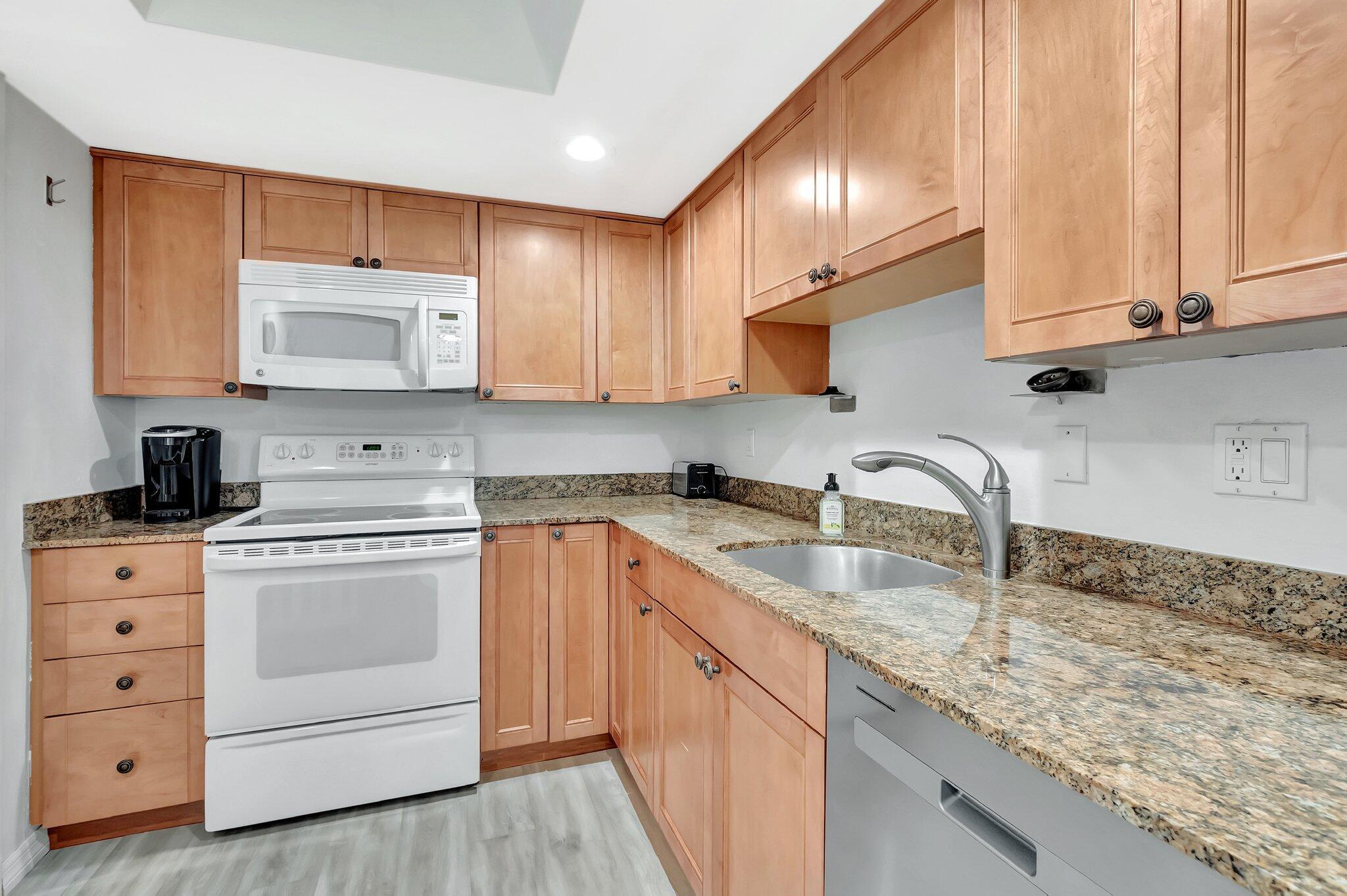1566 Bridgewood, Boca Raton FL 33434